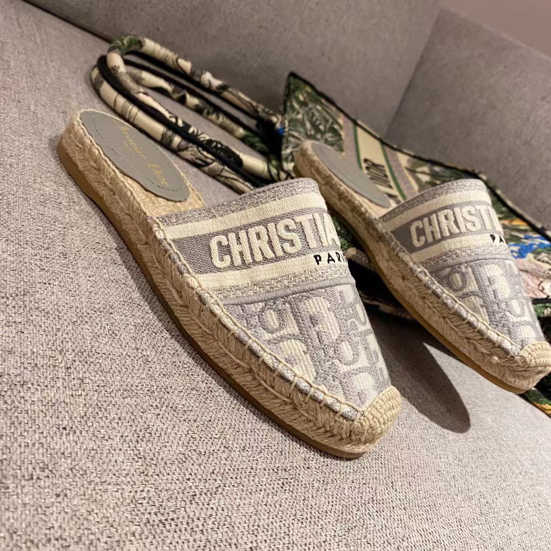 [TOP] Christian Dior Straw Embroidered Mullet - Blue/Grey