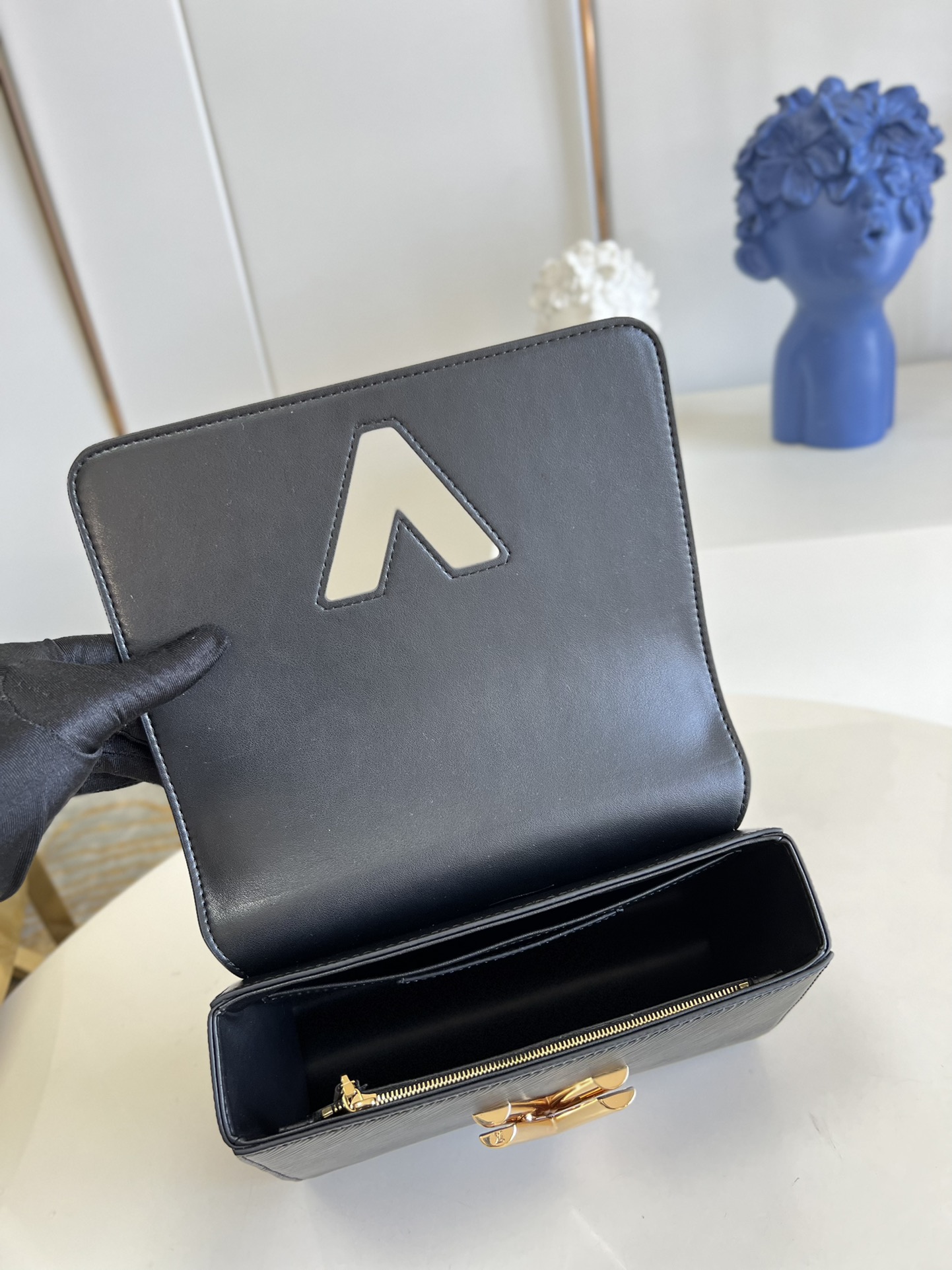 [TOP] Louis Vuitton LV Epi Twist Bag  23 x 17 x 9.5 cm- BLACK