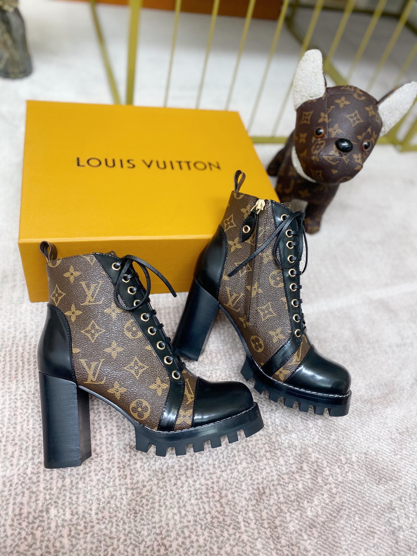 [TOP] Louis Vuitton LV L*V Women Star Trial Ankle Boots - Black