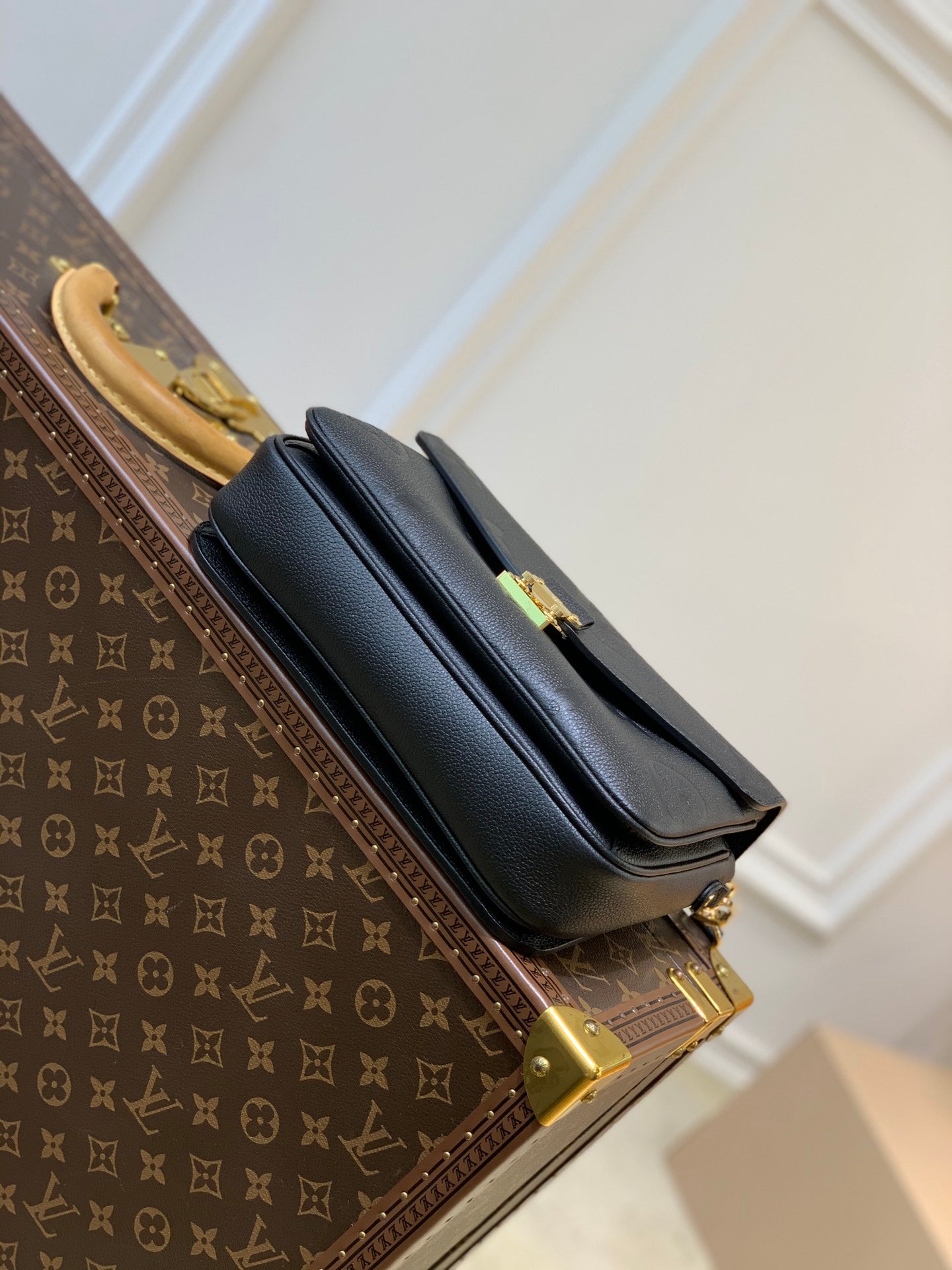 [TOP] Louis Vuitton LV Empreinte Metis Giant Monogram 25X19X7cm - Black