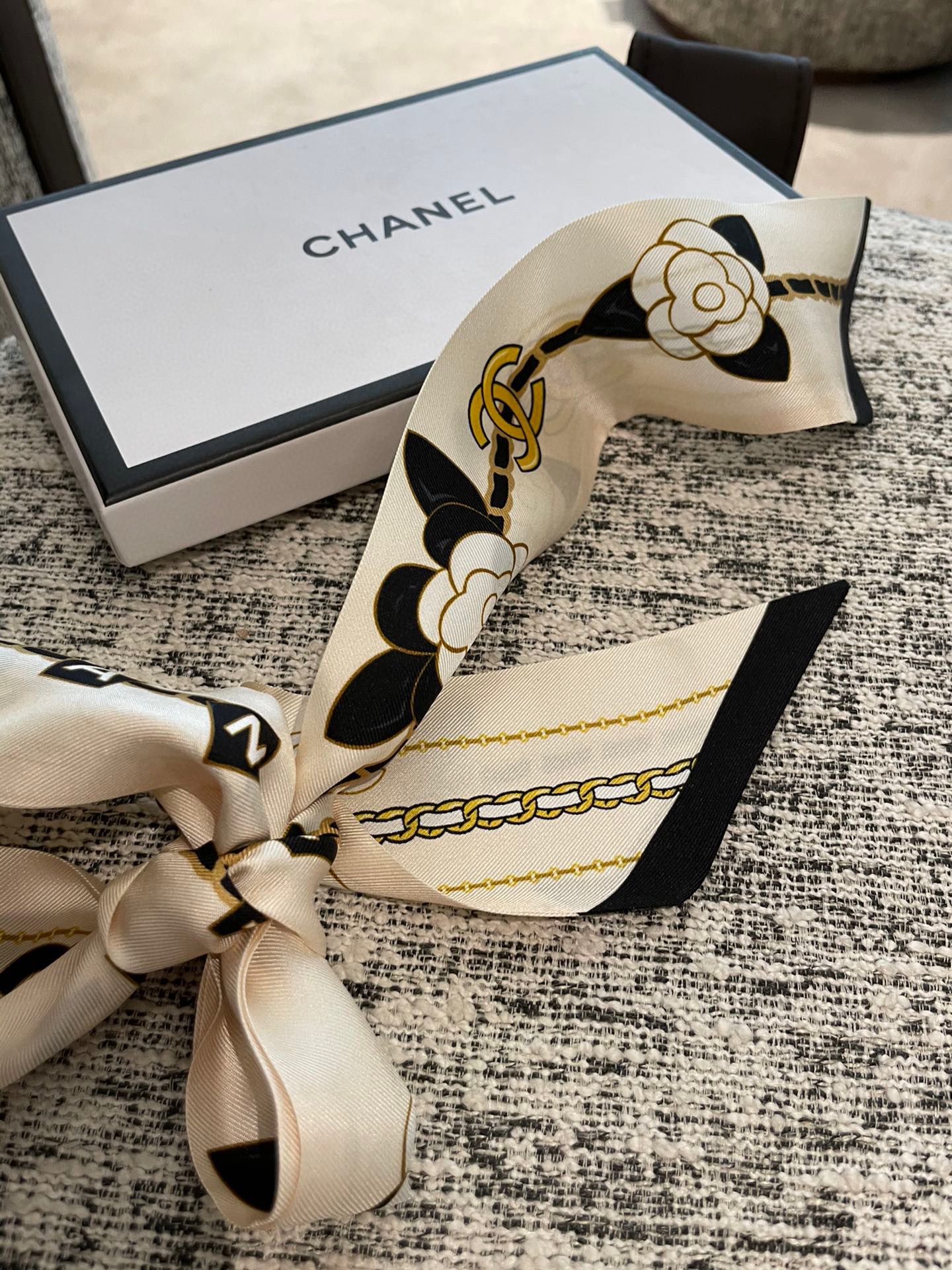 [TOP] CHANEL Slim Bandeau 120 × 6 cm – Four Colours