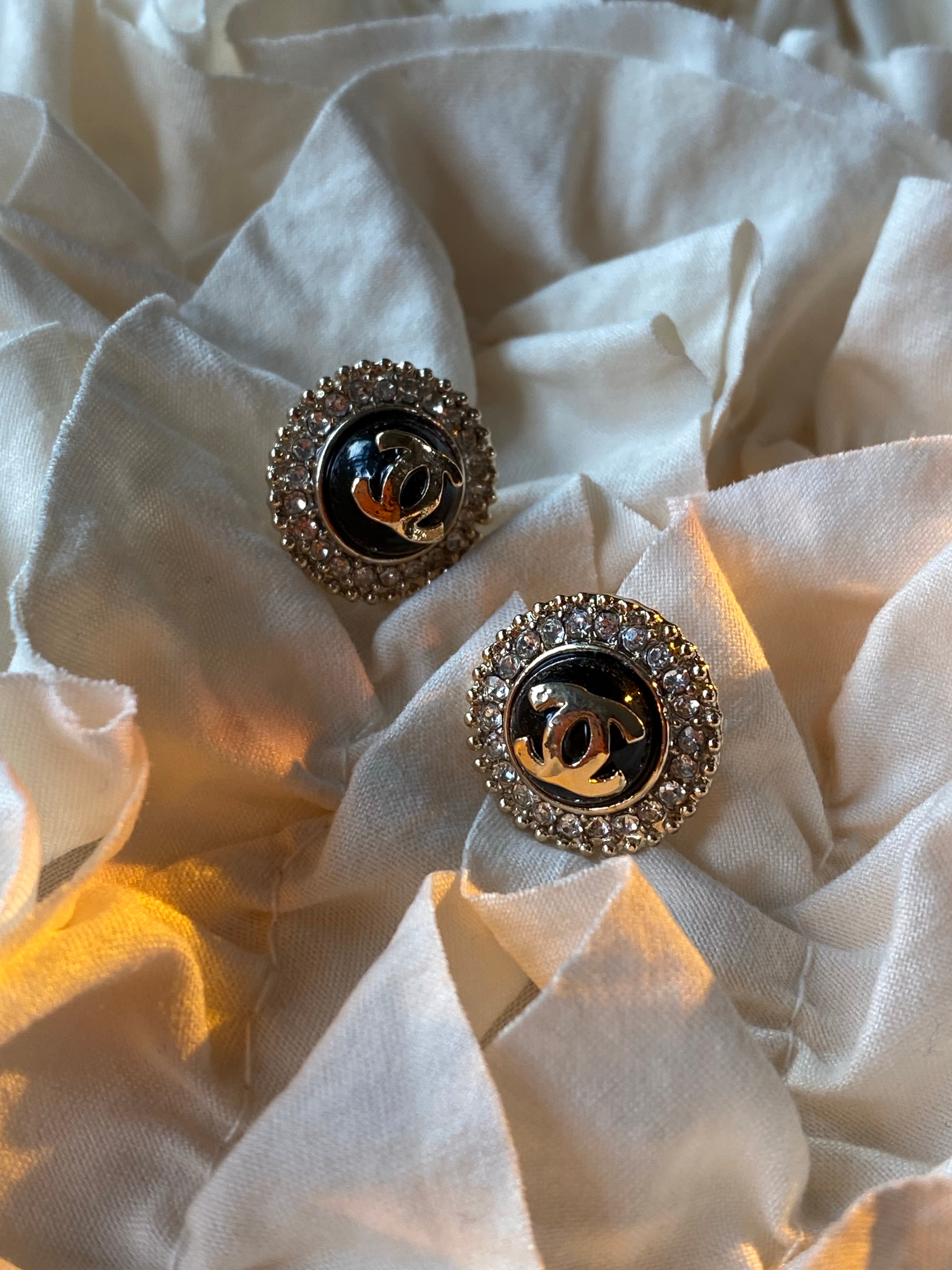 [TOP] CHANEL Lady Round Stud Earrings