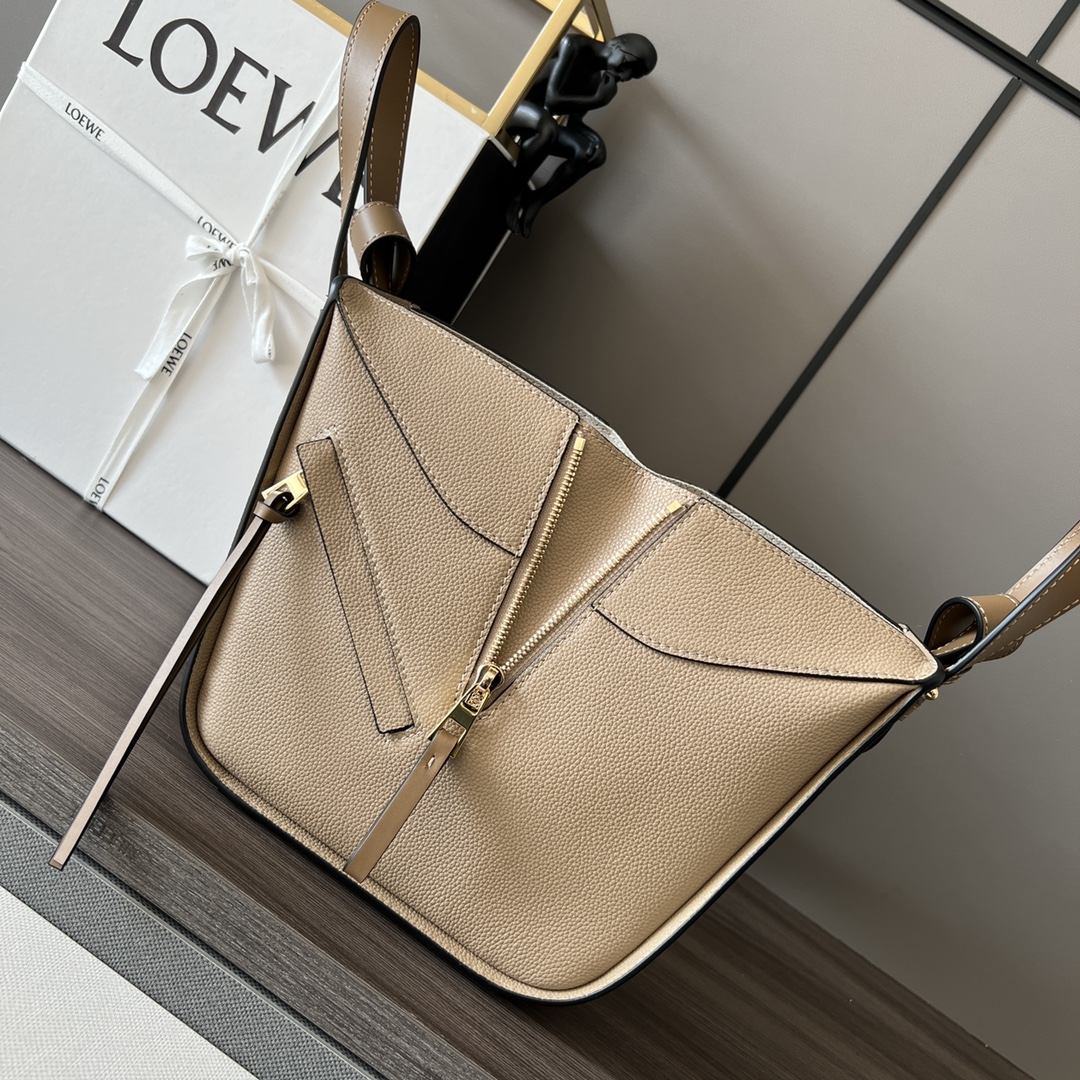 [TOP] LOEWE Calfskin Hammock Bag 20*19*14 - Sand