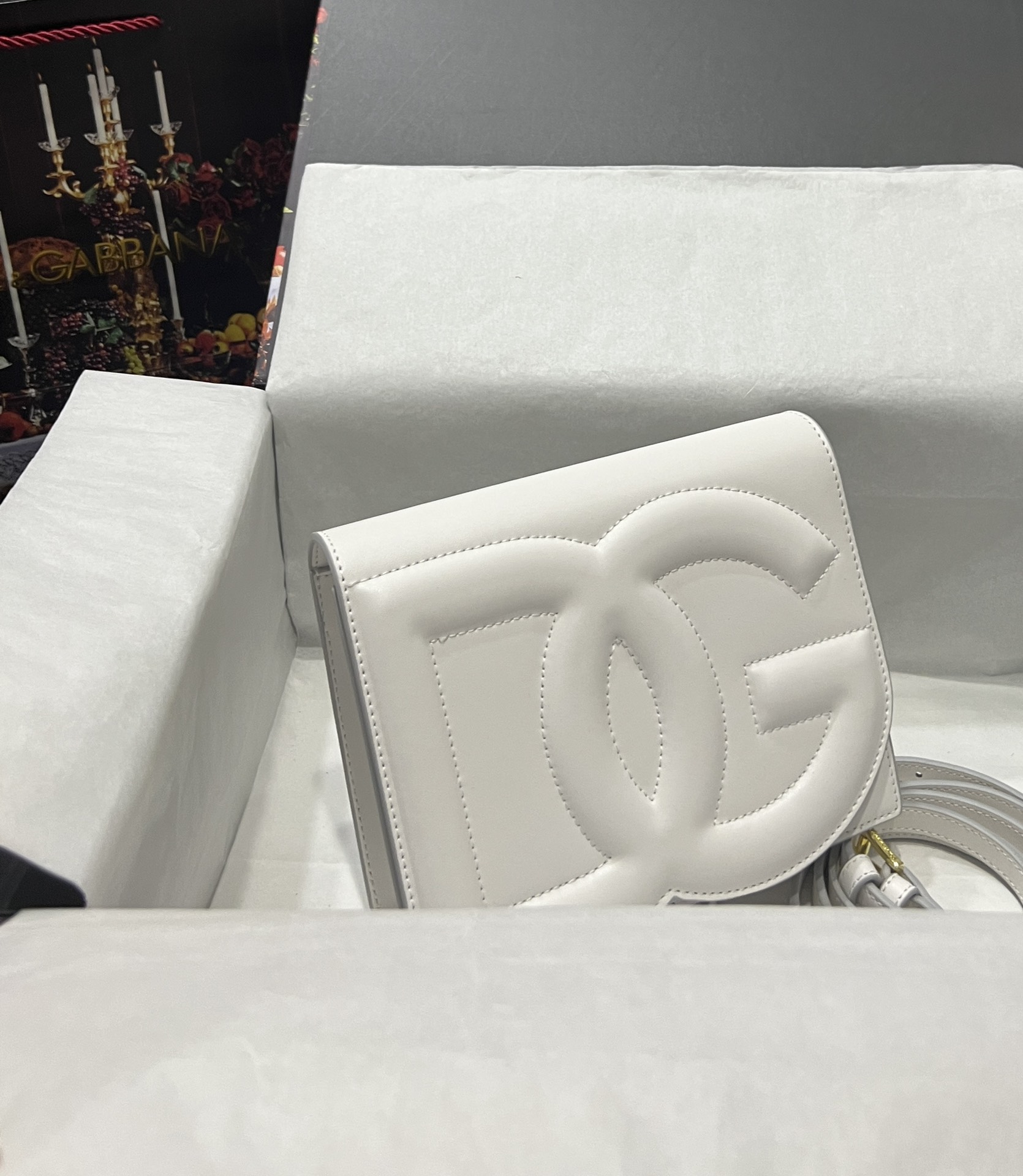 [TOP] Dolce & Gabbana D&G Calfskin DG Logo Bag 16*20*5.5 - White