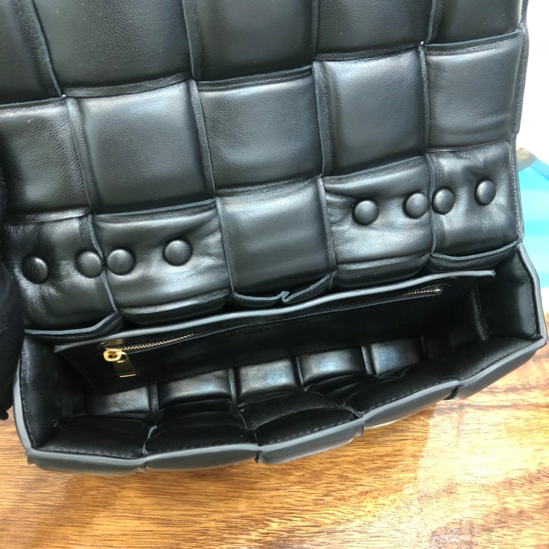 [TOP] Bottega Veneta BV  Chain Bag - Black