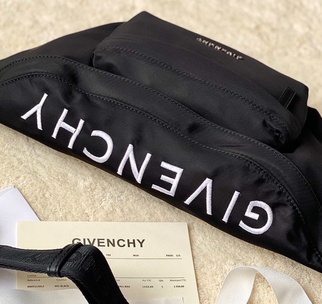 [TOP] GIVENCHY Cross Body Bag 37*18*4- Black