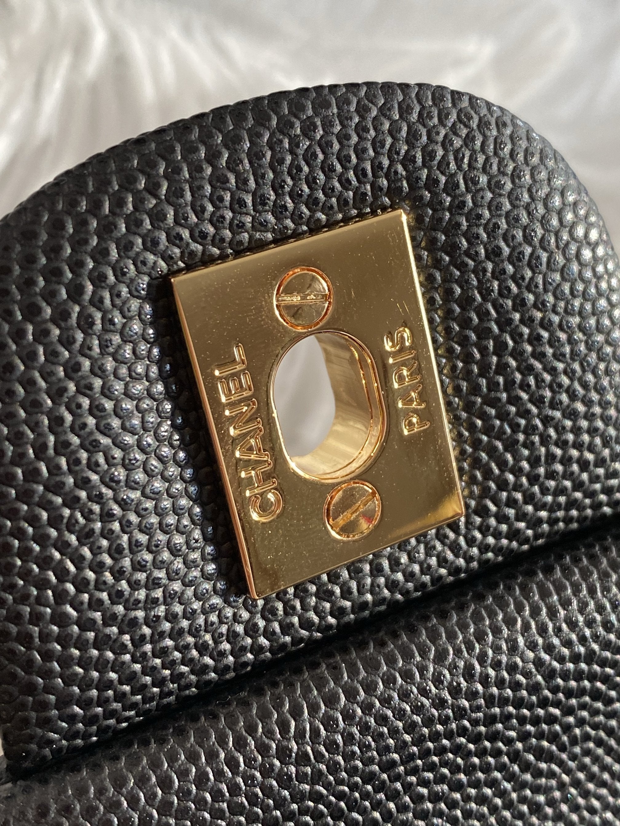 [TOP] CHANEL Classic Flap Bag Caviar Medium 25.5cm <Black Interior> - Black & GHW