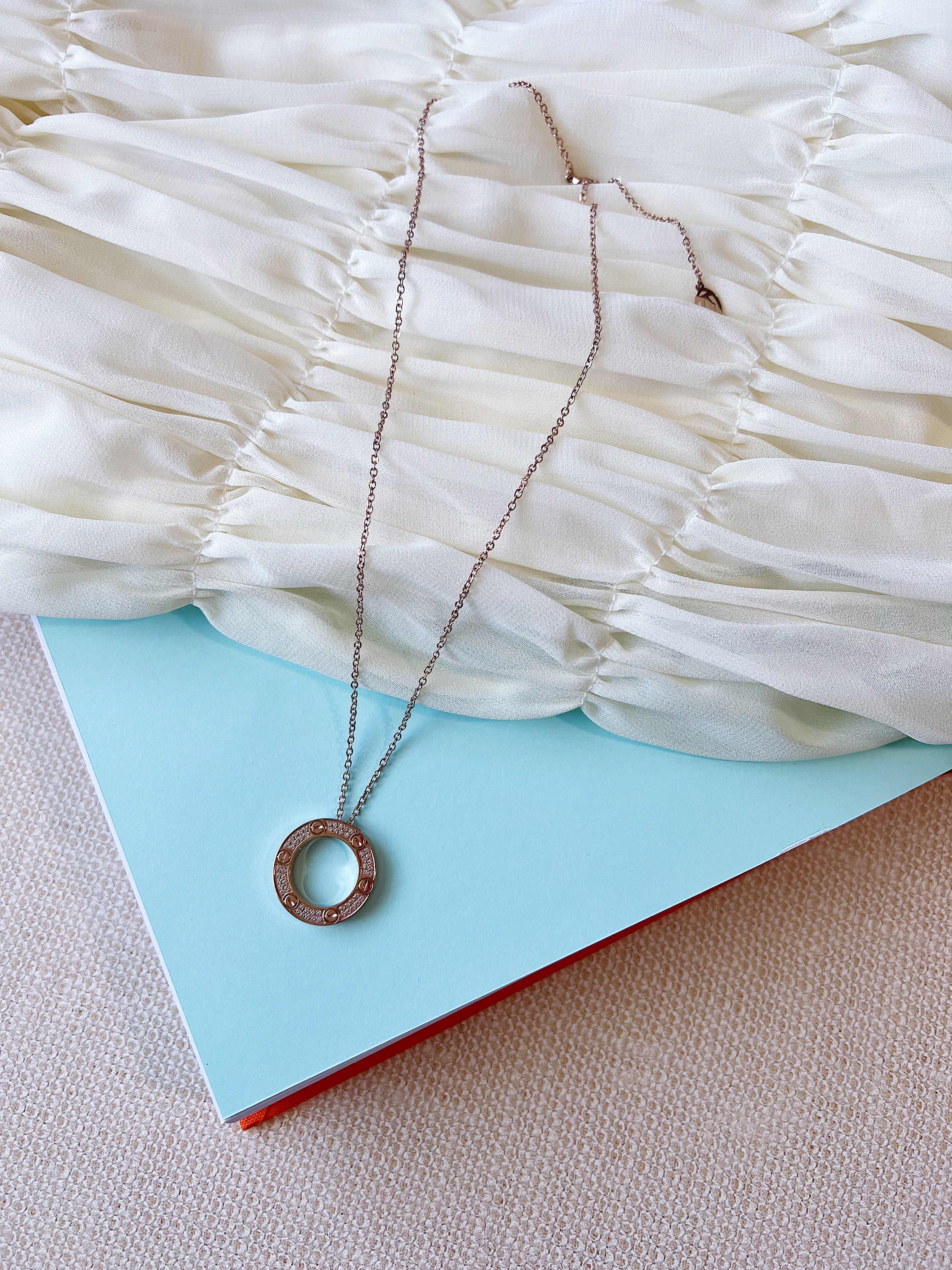 [TOP] Cartier Round Necklace w Stones