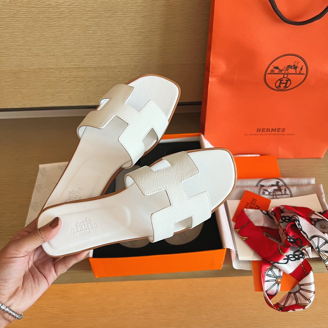 [TOP] HERMES Oran Sandals Grainy Leather - White