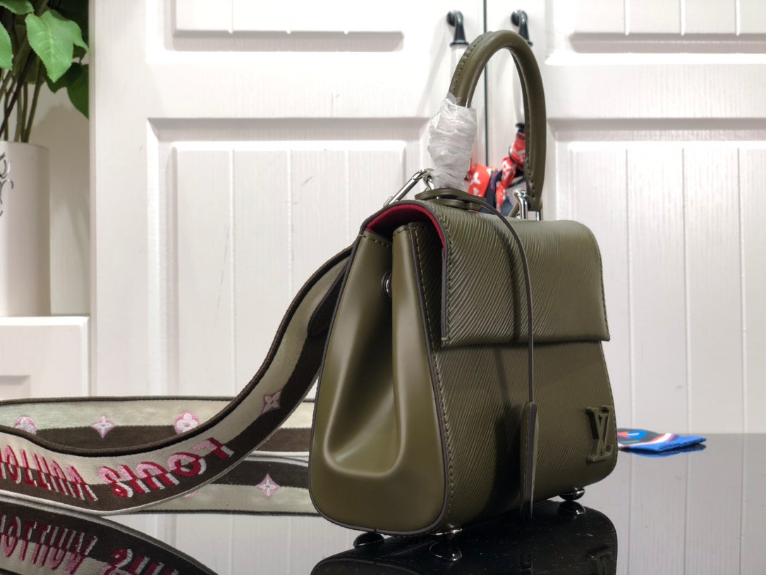 [TOP] Louis Vuitton LV L*V Cluny Epi Leather 20 x 16 x 7.5 cm- Green