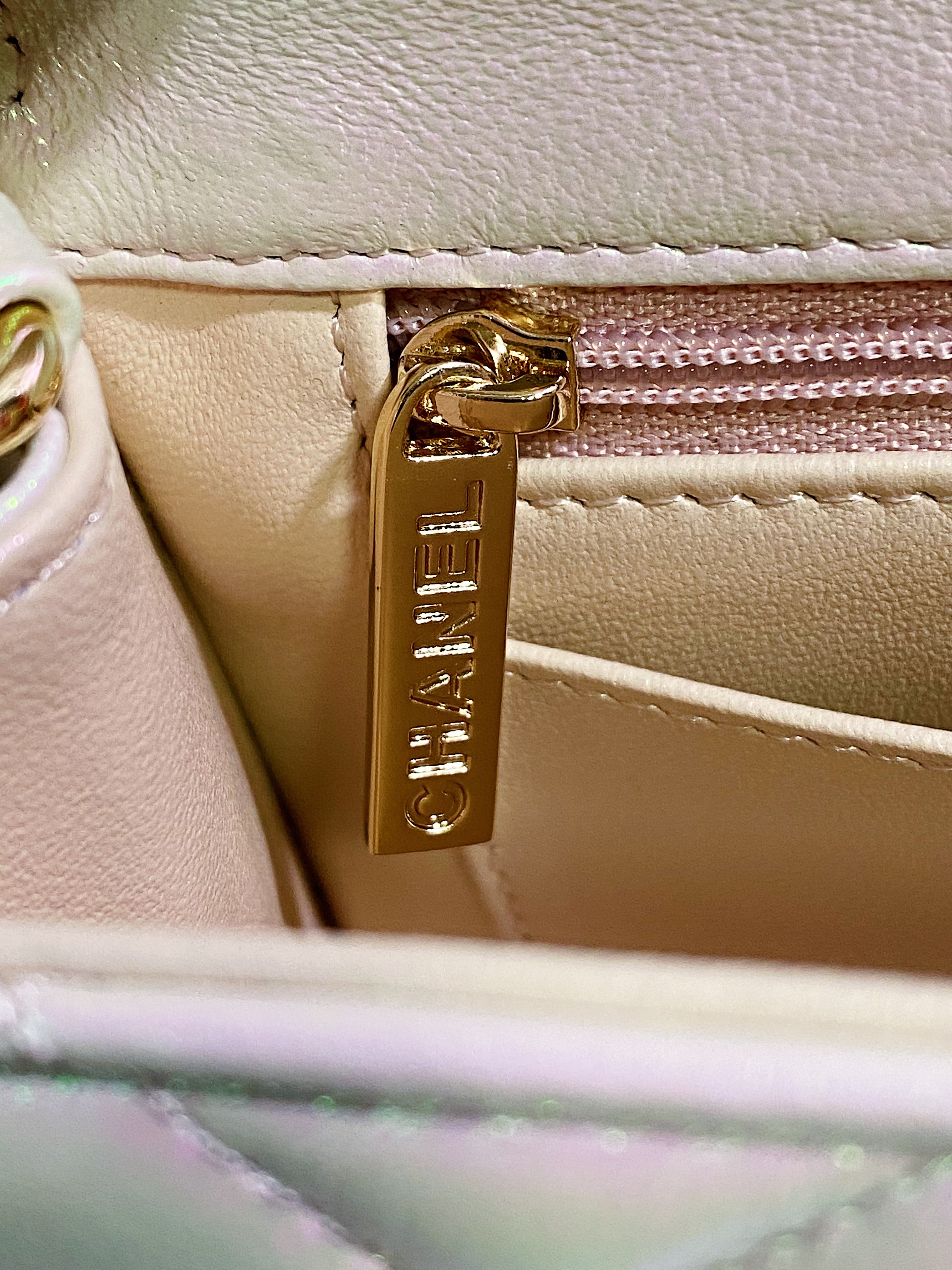 [TOP] CHANEL Classic Flap Bag Outside Thread Mini 20CM - White Iridescent