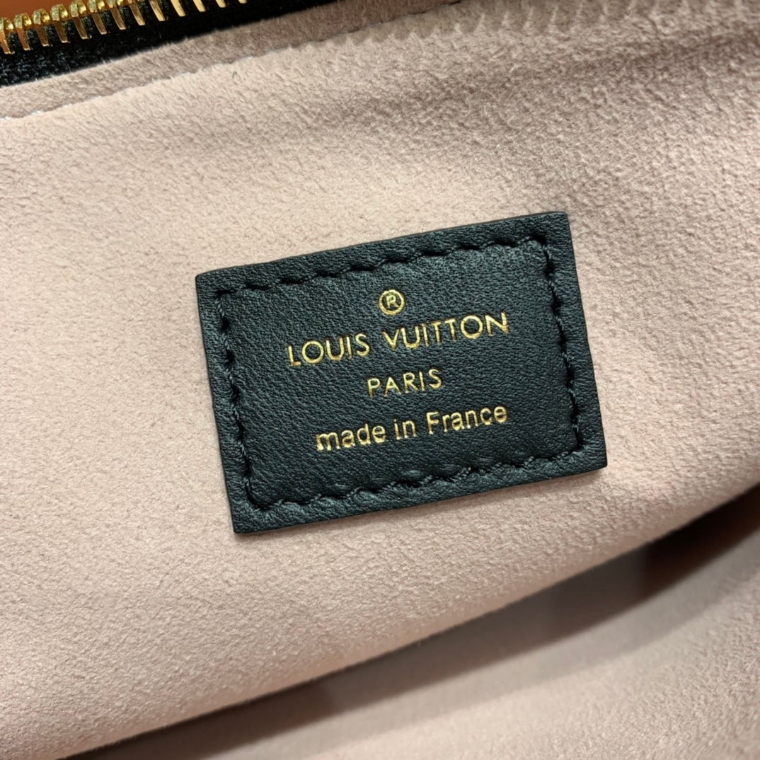 [TOP] Louis Vuitton LV L*V Coussin Bag 26x20x12cm- Black