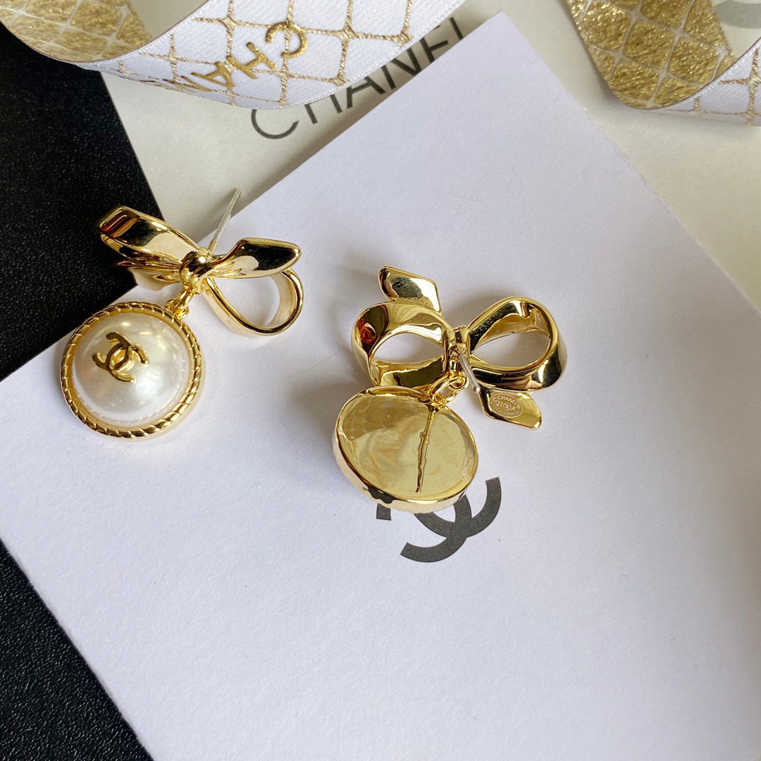 [TOP] CHANEL Logo Pearls Gold Bow Earrings