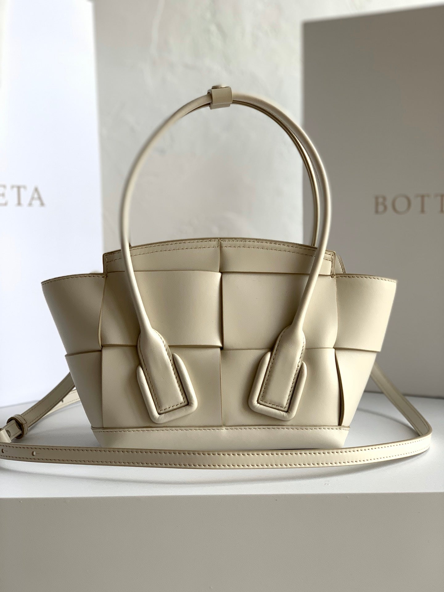 [TOP] Bottega Veneta BV Mini Arco 29 Leather Bag - Off White