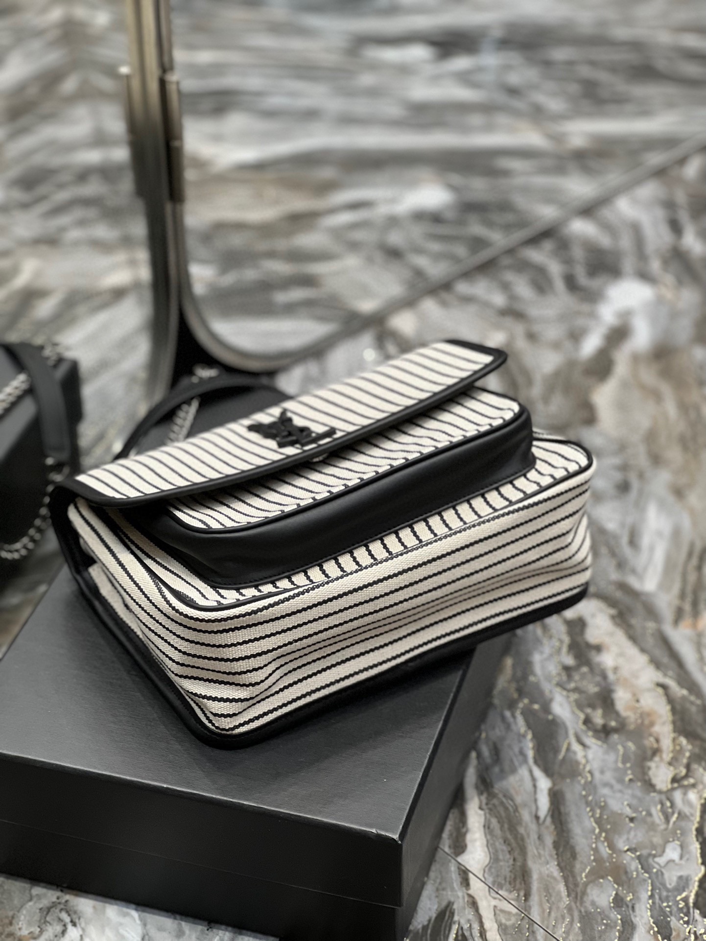 [TOP] Yves Saint Laurent YSL Niki Shoulder Bag - Black