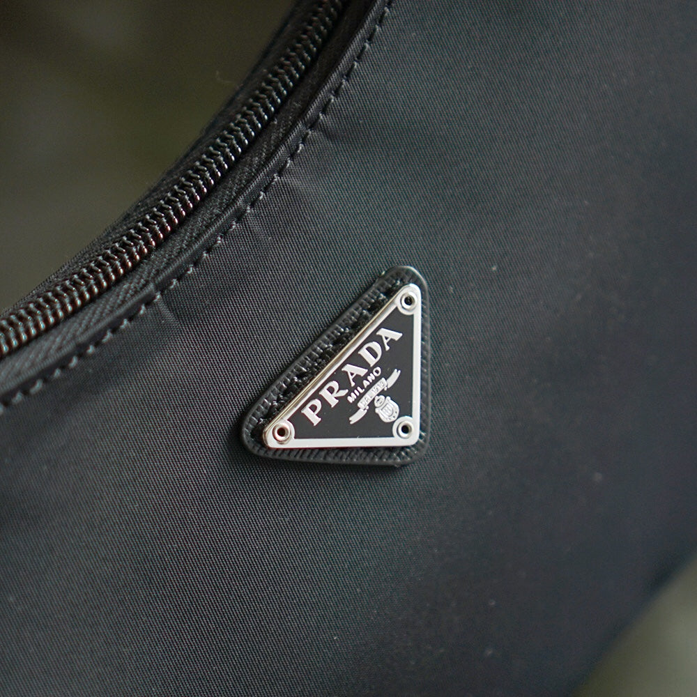 [TOP] PRADA Re-Edition 2000 Bag Hobo Nylon - Black