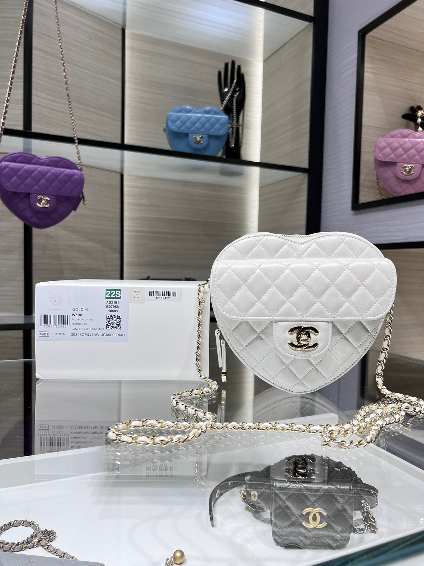 [TOP] CHANEL Heart Bag Large 16.5x18x6.5cm - White & GHW