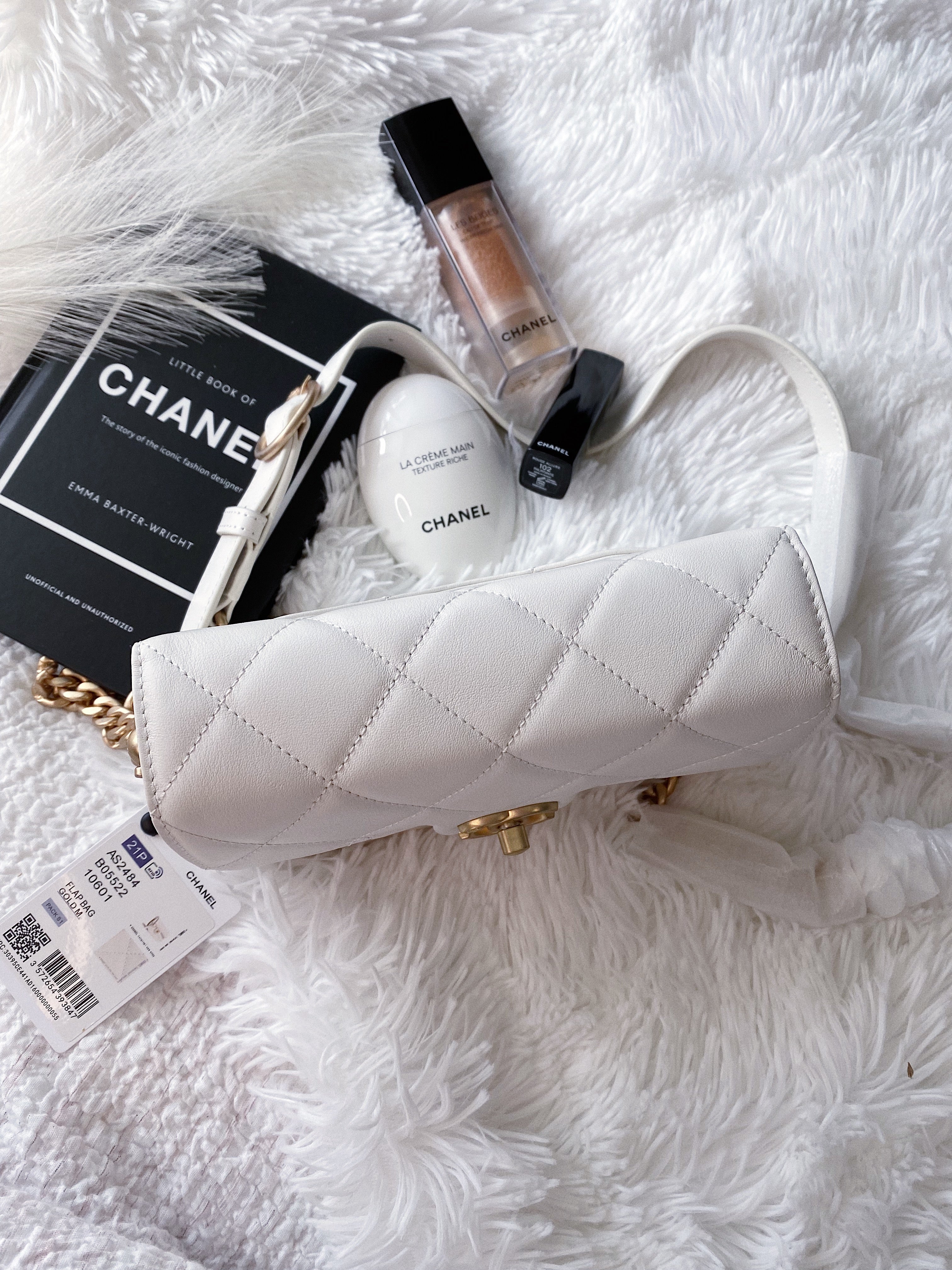 [TOP] CHANEL Messenger Bag Calfskin Mini - White