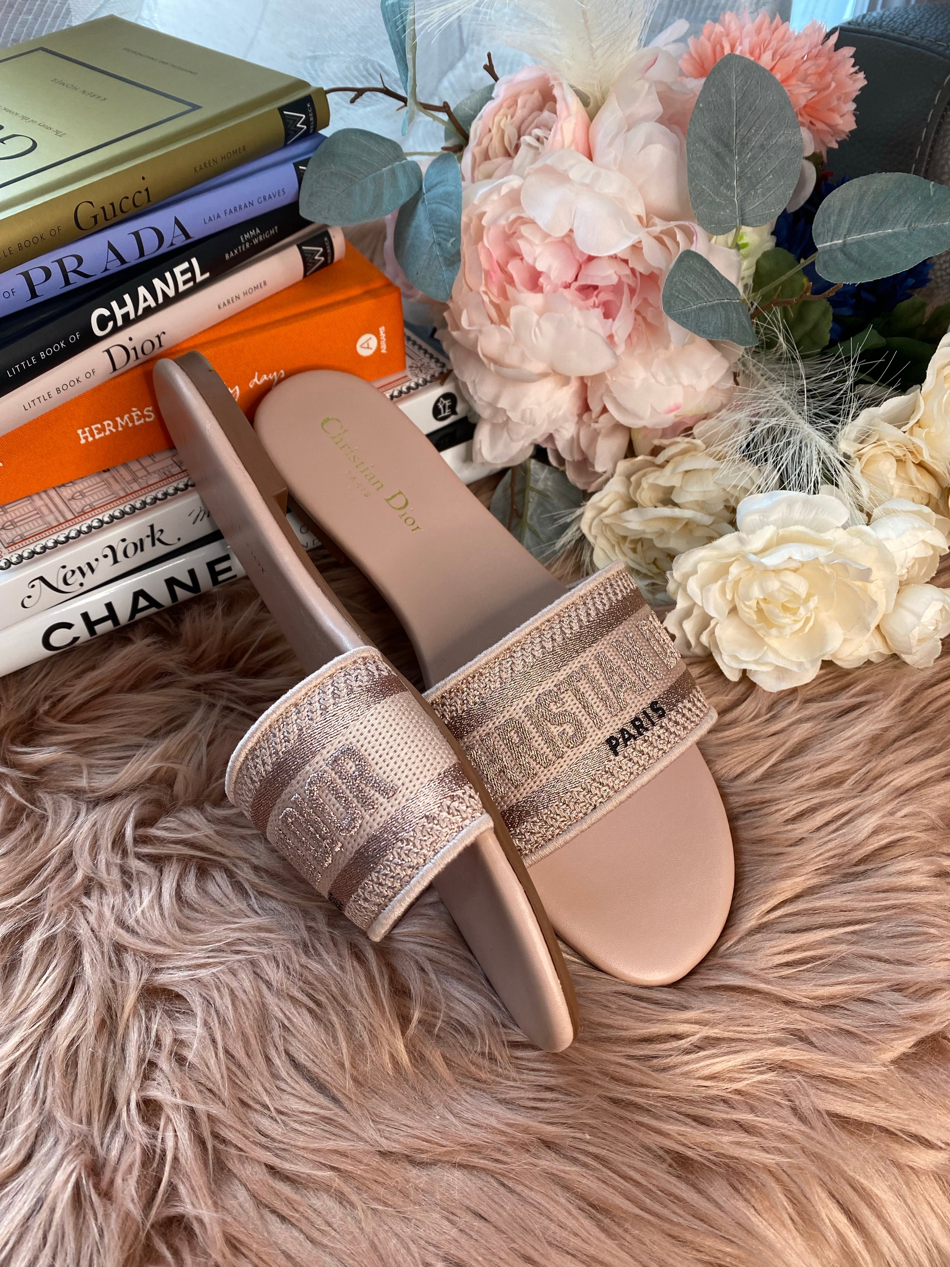 [TOP] Christian Dior Embroidered Dway Sandals - Light Pink