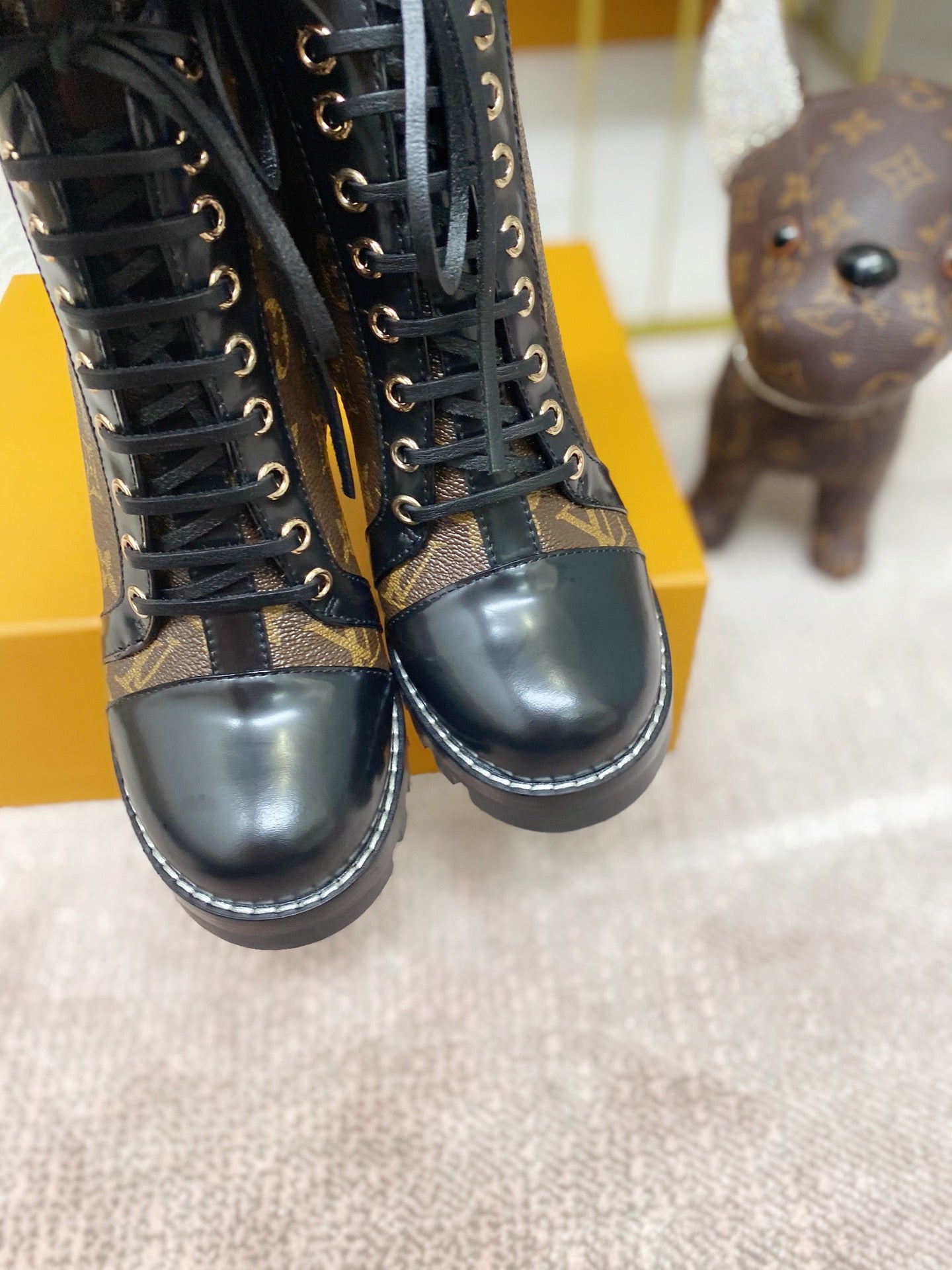 [TOP] Louis Vuitton LV L*V Women Star Trial Ankle Boots - Black