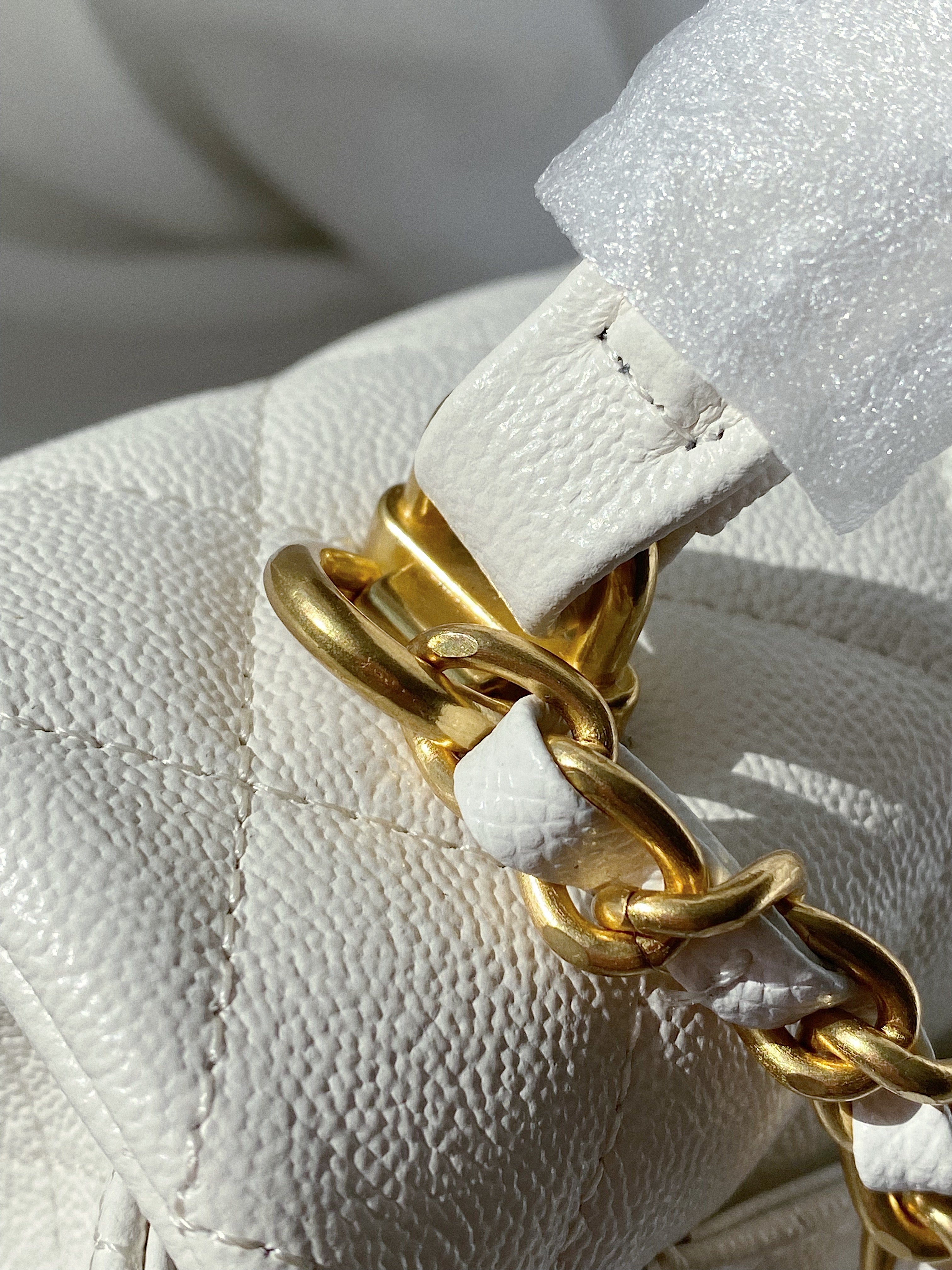 [TOP] CHANEL Classic Flap Bag with Top Handle Caviar Skin New Mini 20cm - White & GHW