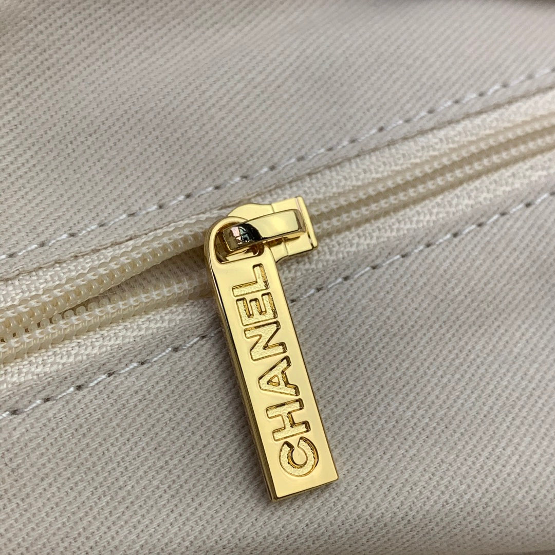 [TOP] CHANEL Deauville Tote Shopping Bag - White and Golden Threading