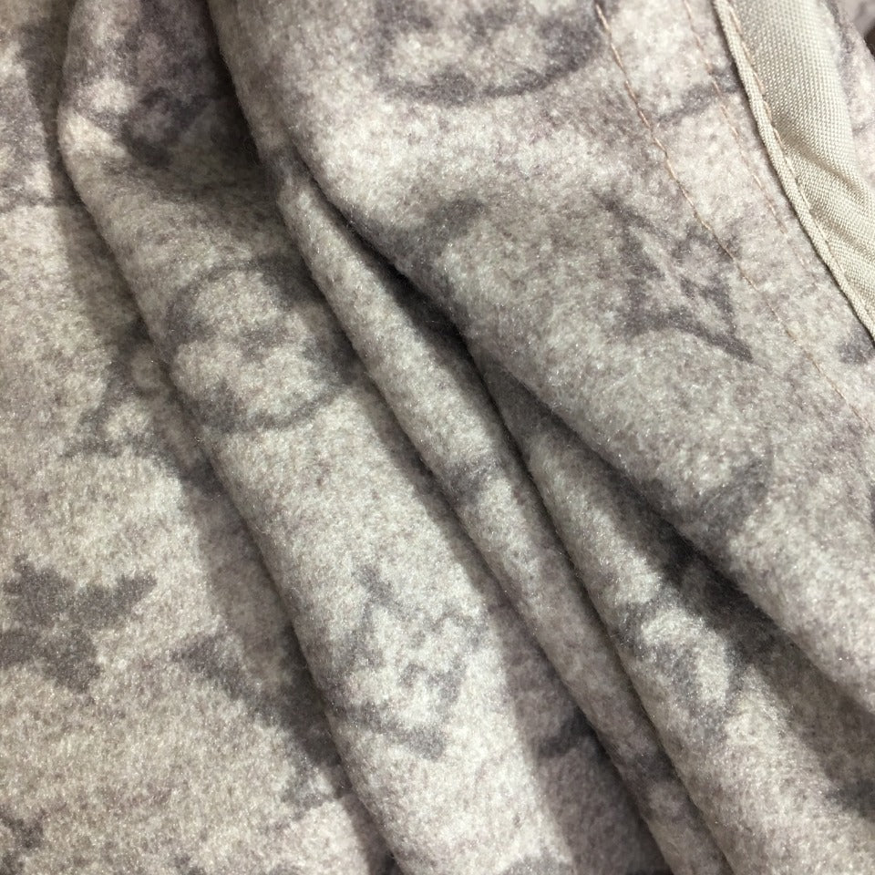 [TOP] Louis Vuitton LV L*V Belted Short Wrap Coat - Beige