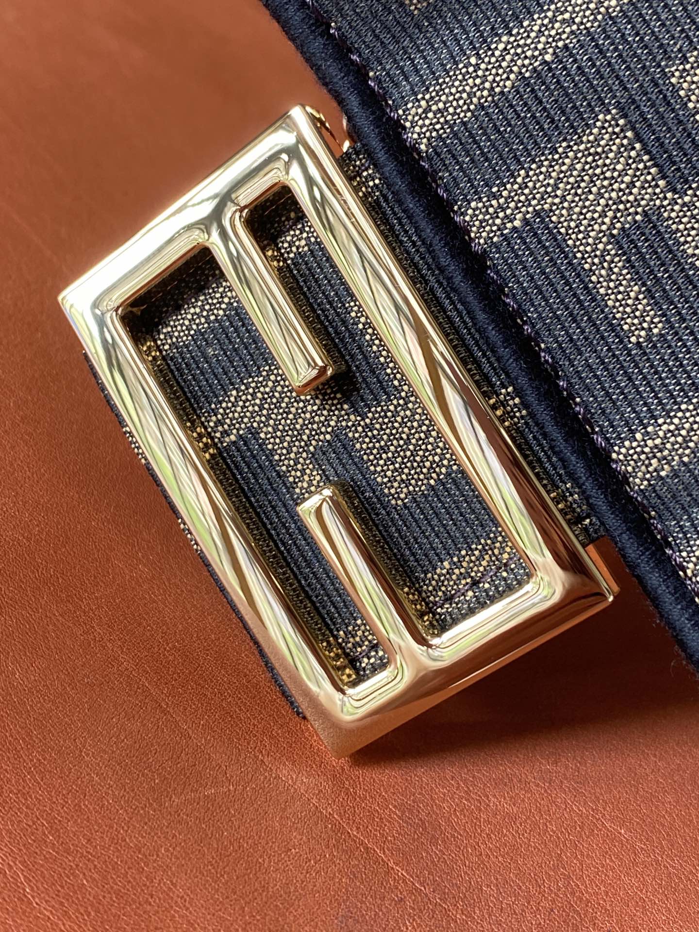 [TOP] FENDI  Baguette Mini Canvas Bag