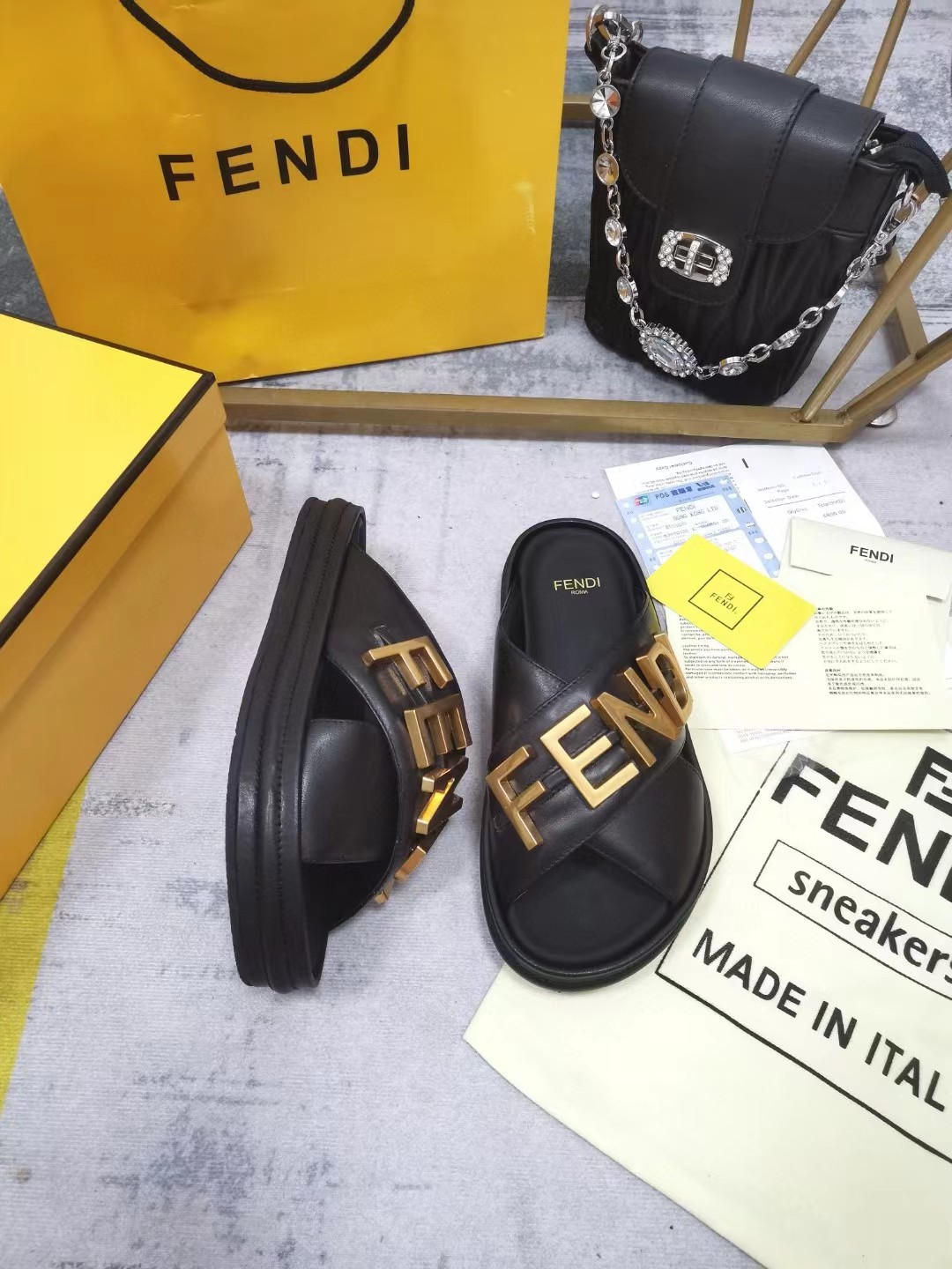 [TOP] FENDI Gold Logo sandals - Black