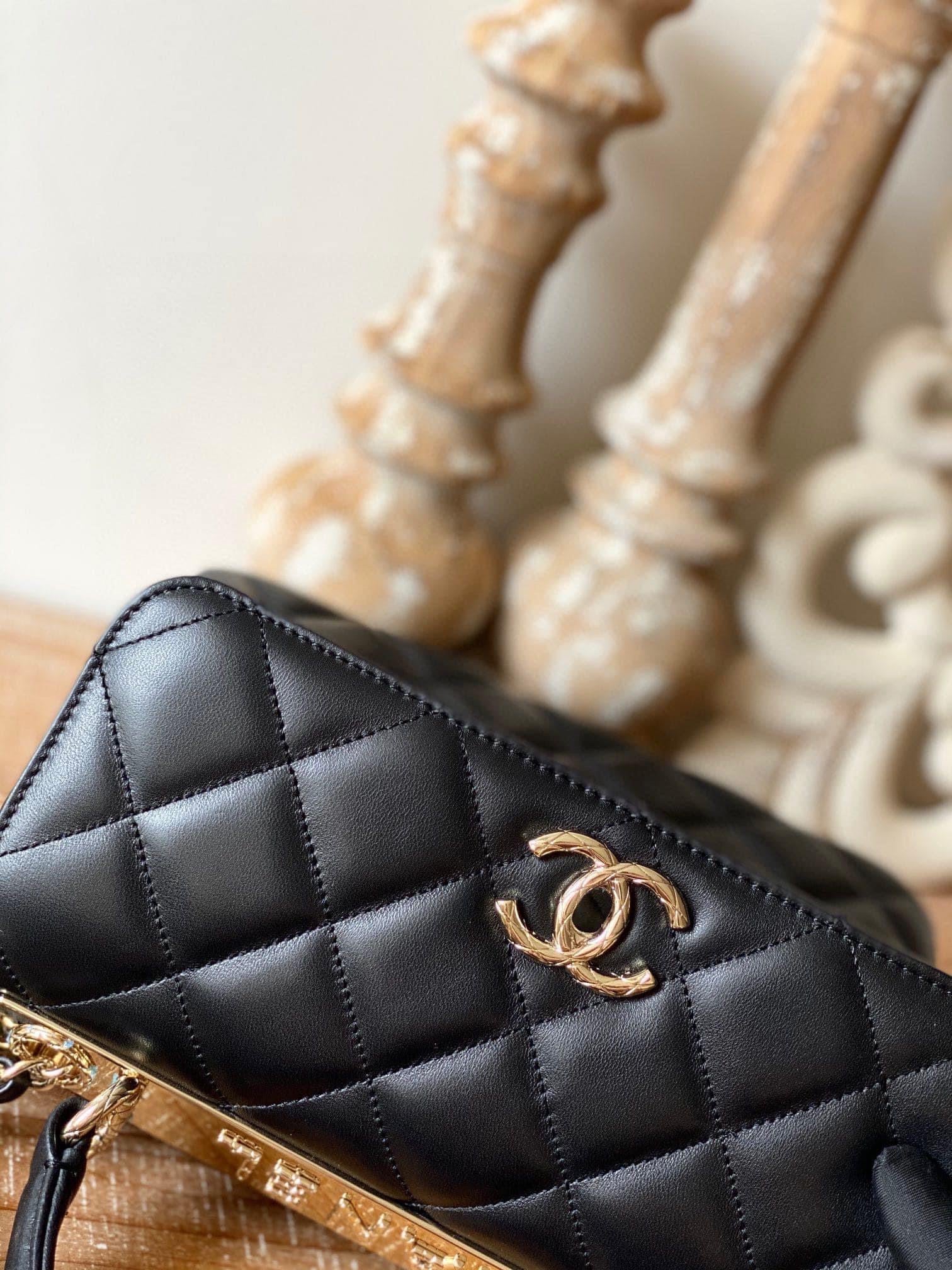 [TOP] CHANEL Trendy Bag Raised Logo - Black