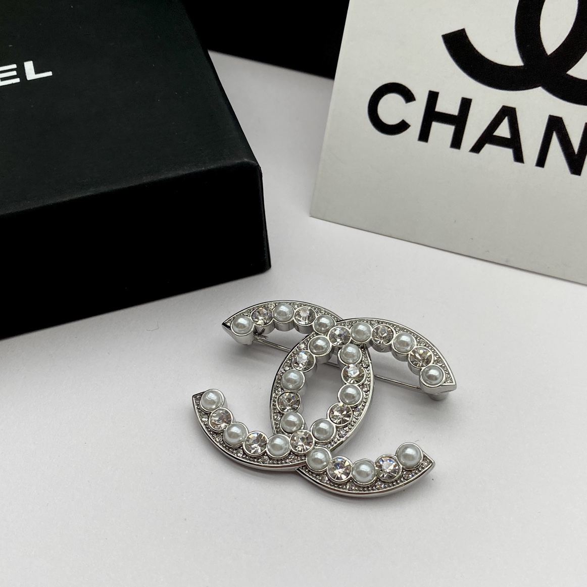 [TOP] CHANEL Brooch Collections