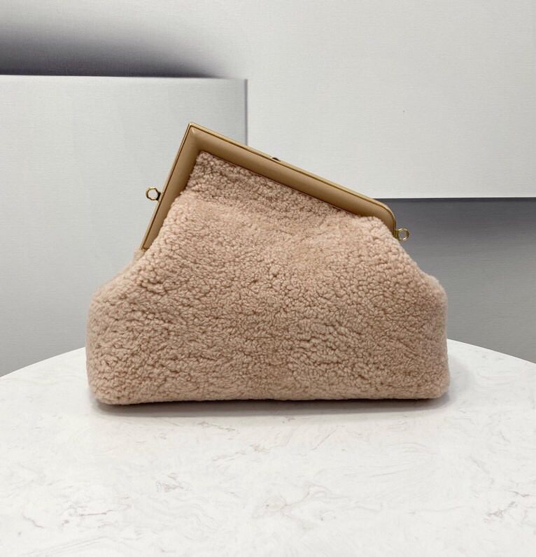 [TOP] FENDI  First Medium Teddy Bag - Light Pink