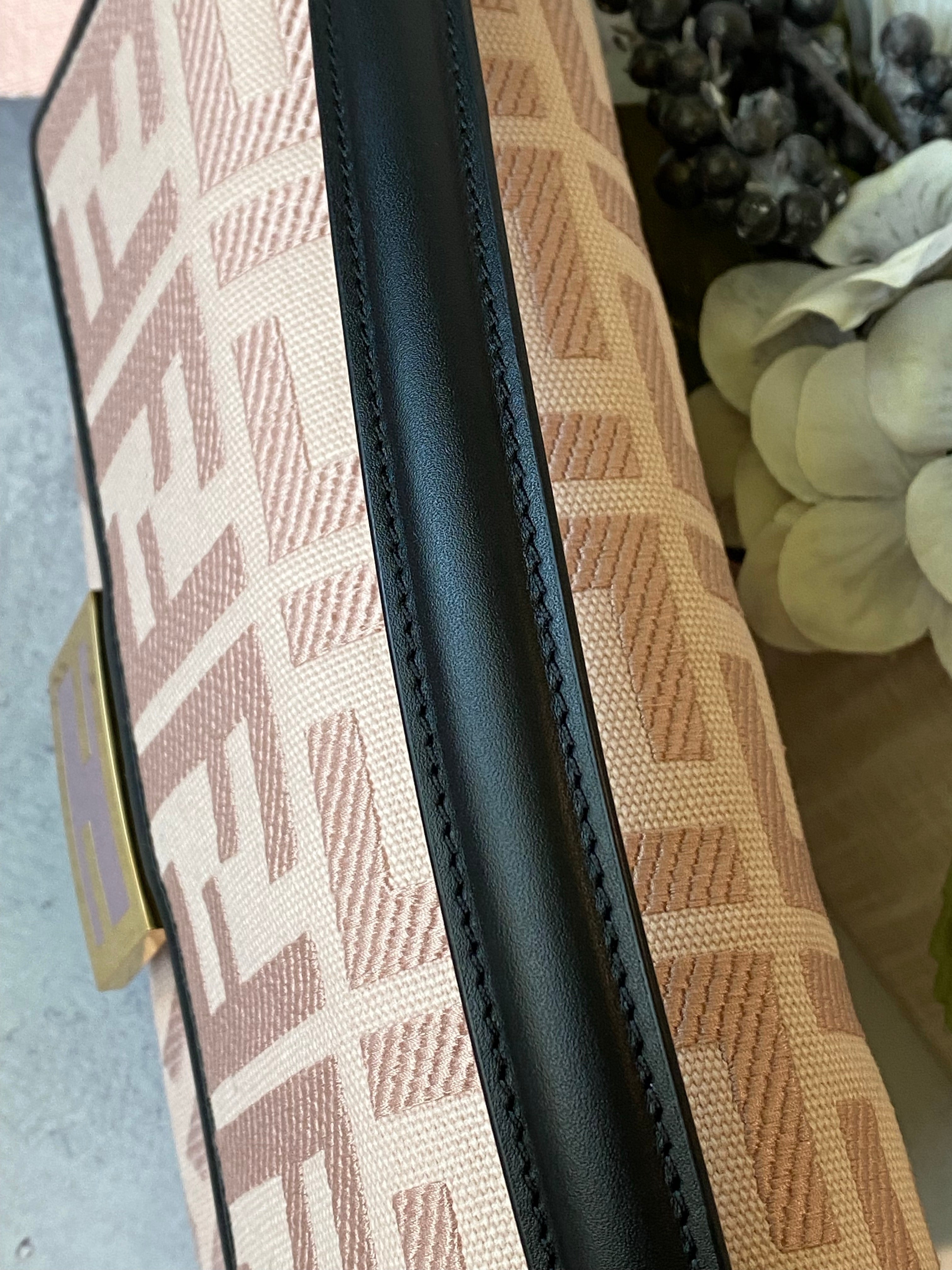 [TOP] FENDI FENDI Baguette Canvas Bag - Pink