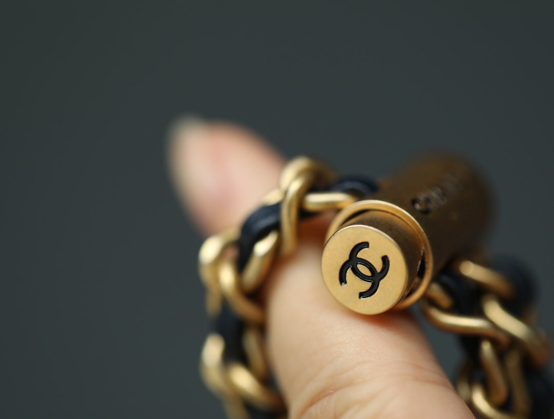 [TOP] CHANEL Classic Flap Bag New Mini Square 13.5*17*8CM - Black & GHW