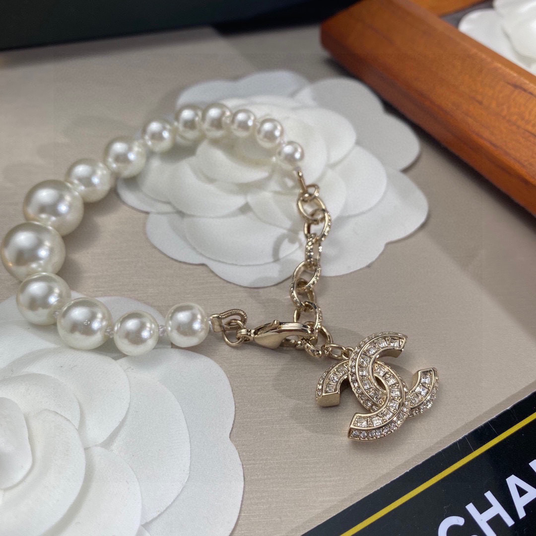 [TOP] CHANEL Diamonds Logo Pearls Bracelet