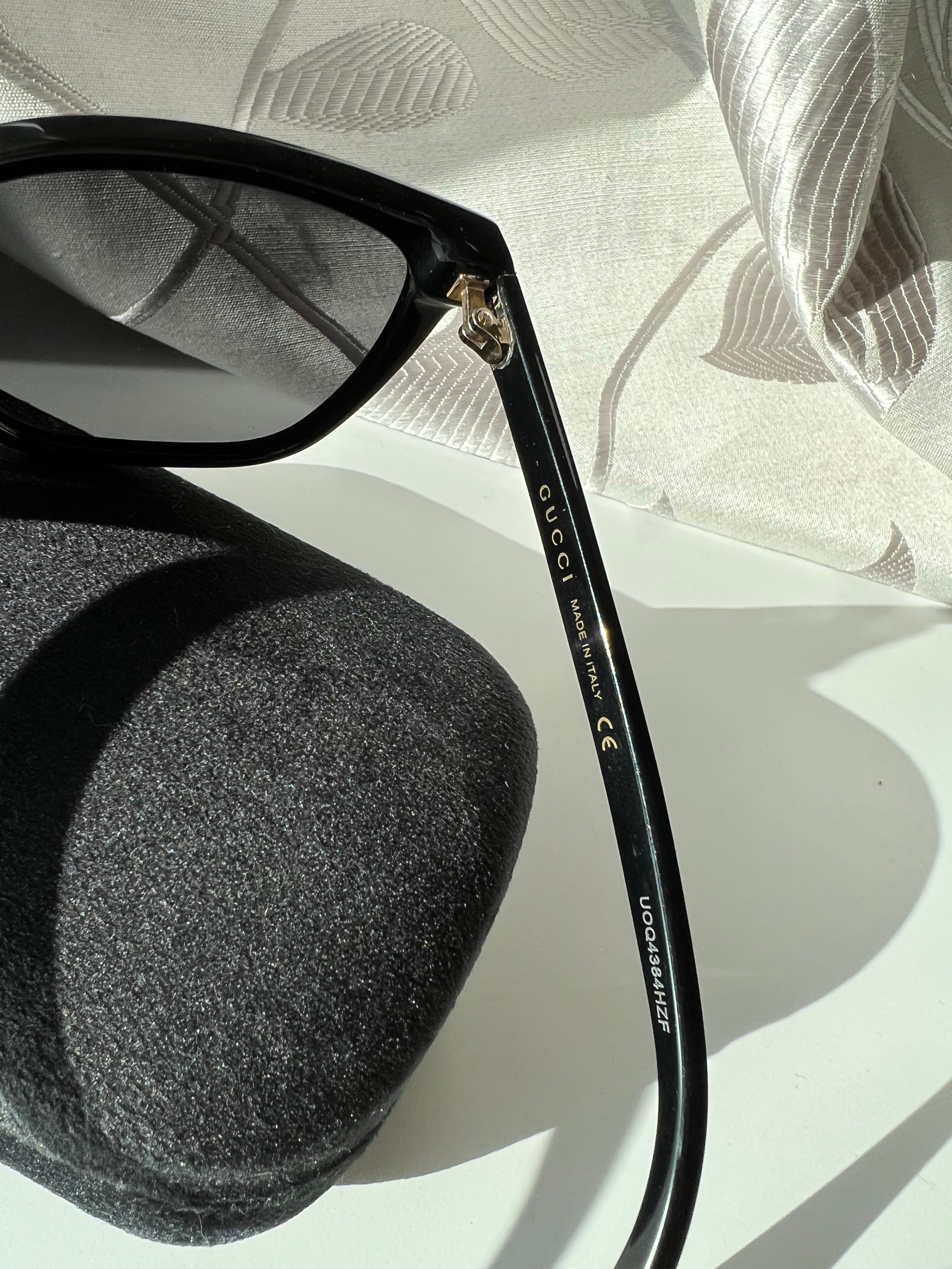 [TOP] GUCCI Bee Black Sunglasses