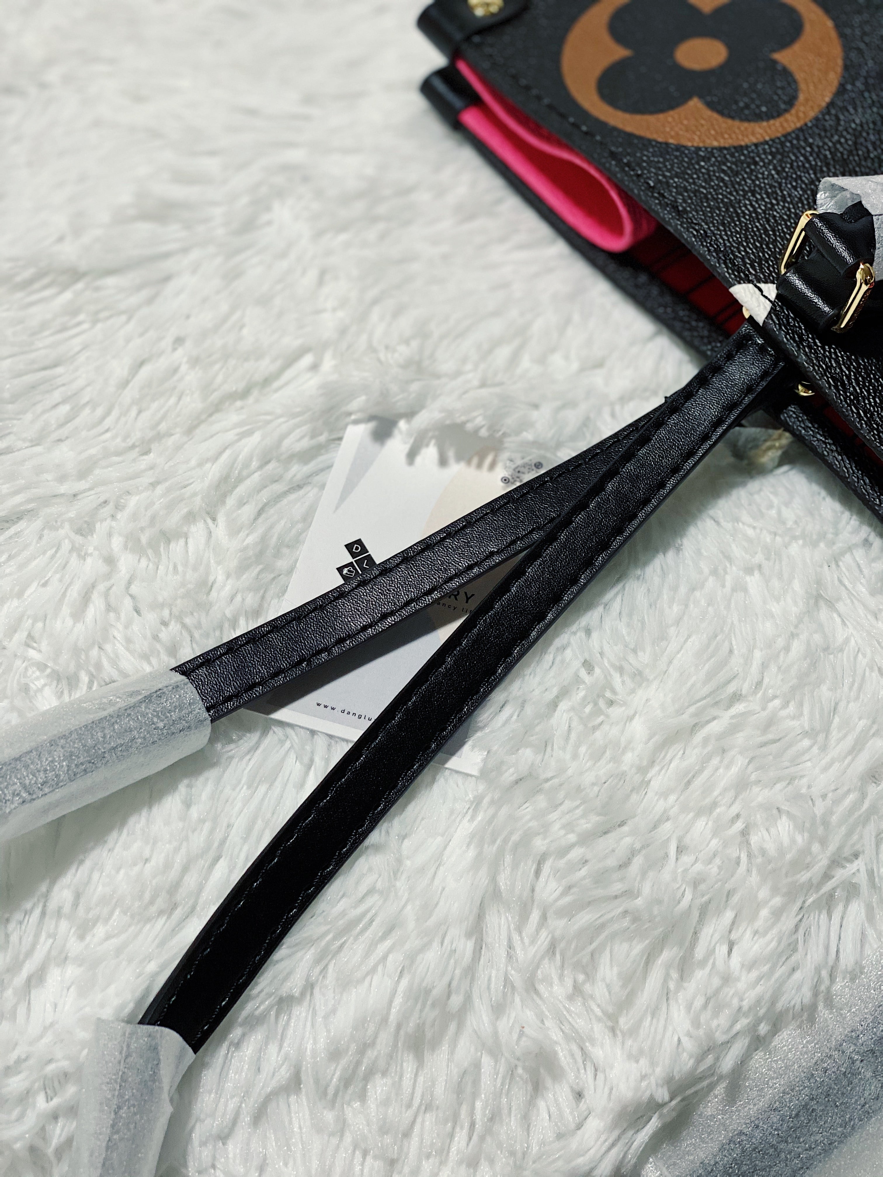 [TOP] Louis Vuitton LV On The Go Giant Monogram 41x34x19cm- PINK AND BLACK