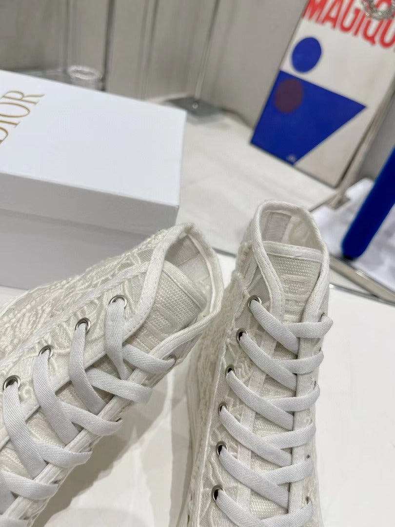 [TOP] Christian Dior Macrame Embroidery High Top Sneakers - White