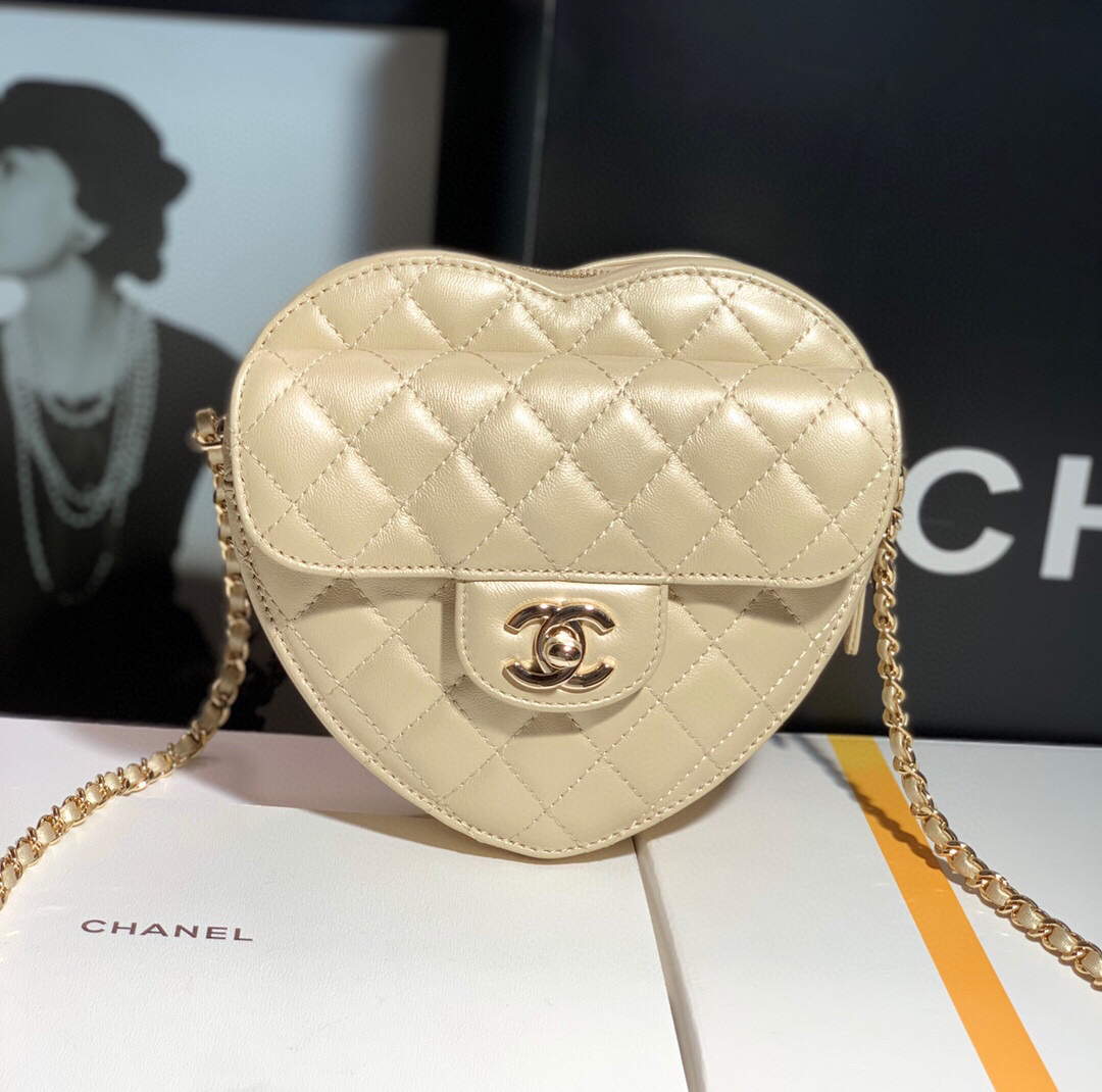 [TOP] CHANEL Heart Bag Large 16.5x18x6.5cm - Beige & GHW