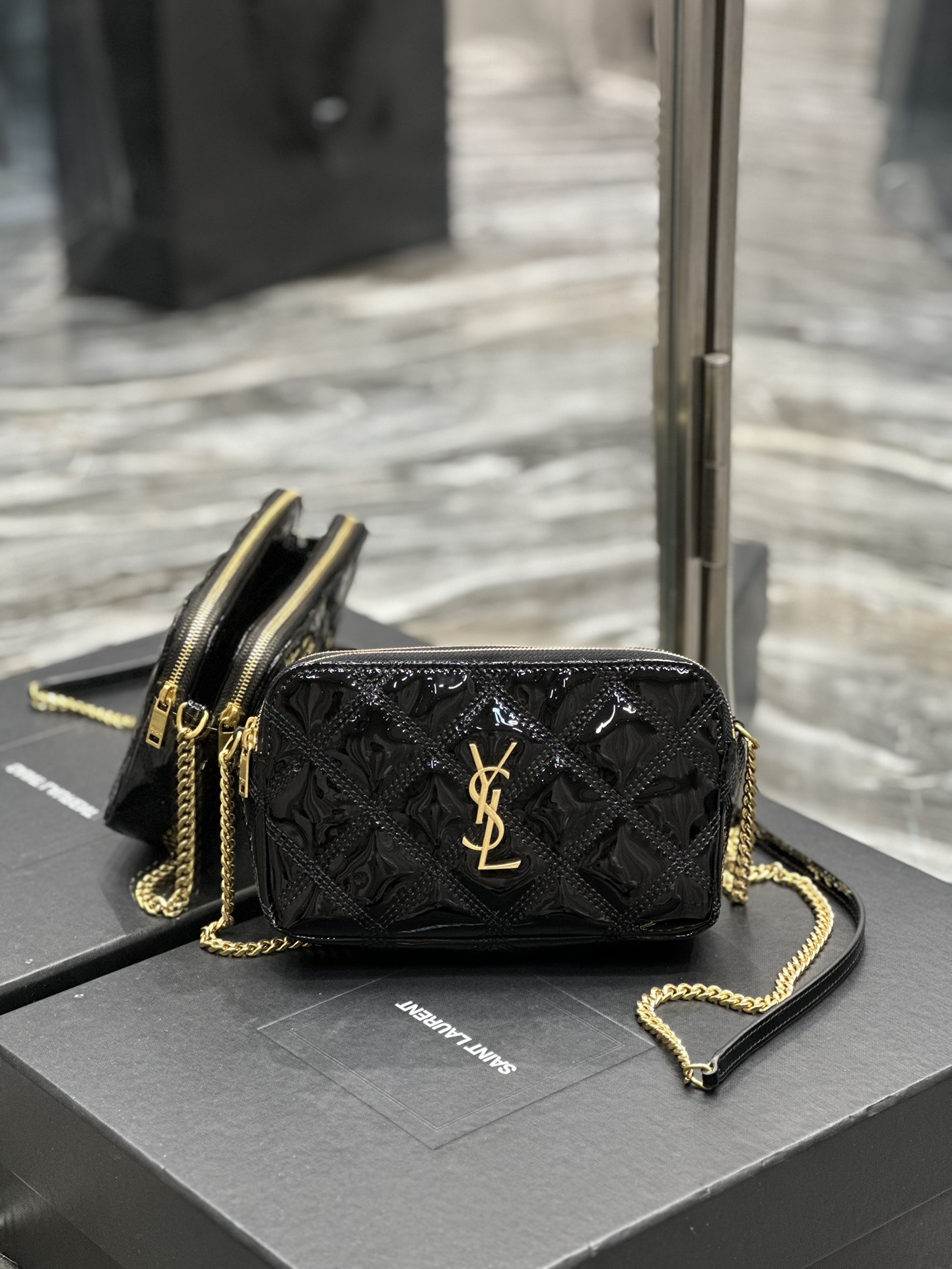 [TOP] Yves Saint Laurent YSL BECKY Patent Leather Shoulder Bag - GHW