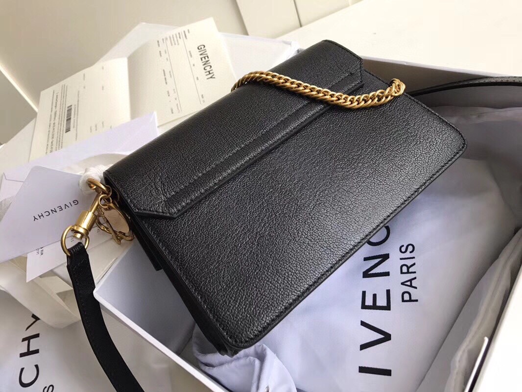 [Top] GIVENCHY GV3 Shoulder Bag 21x14x7cm - Black
