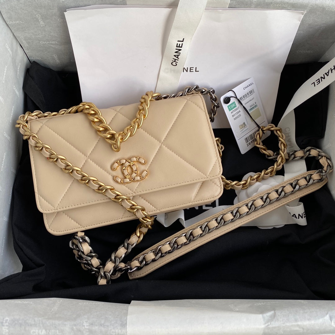 [TOP] CHANEL 19 WOC Bag - Beige