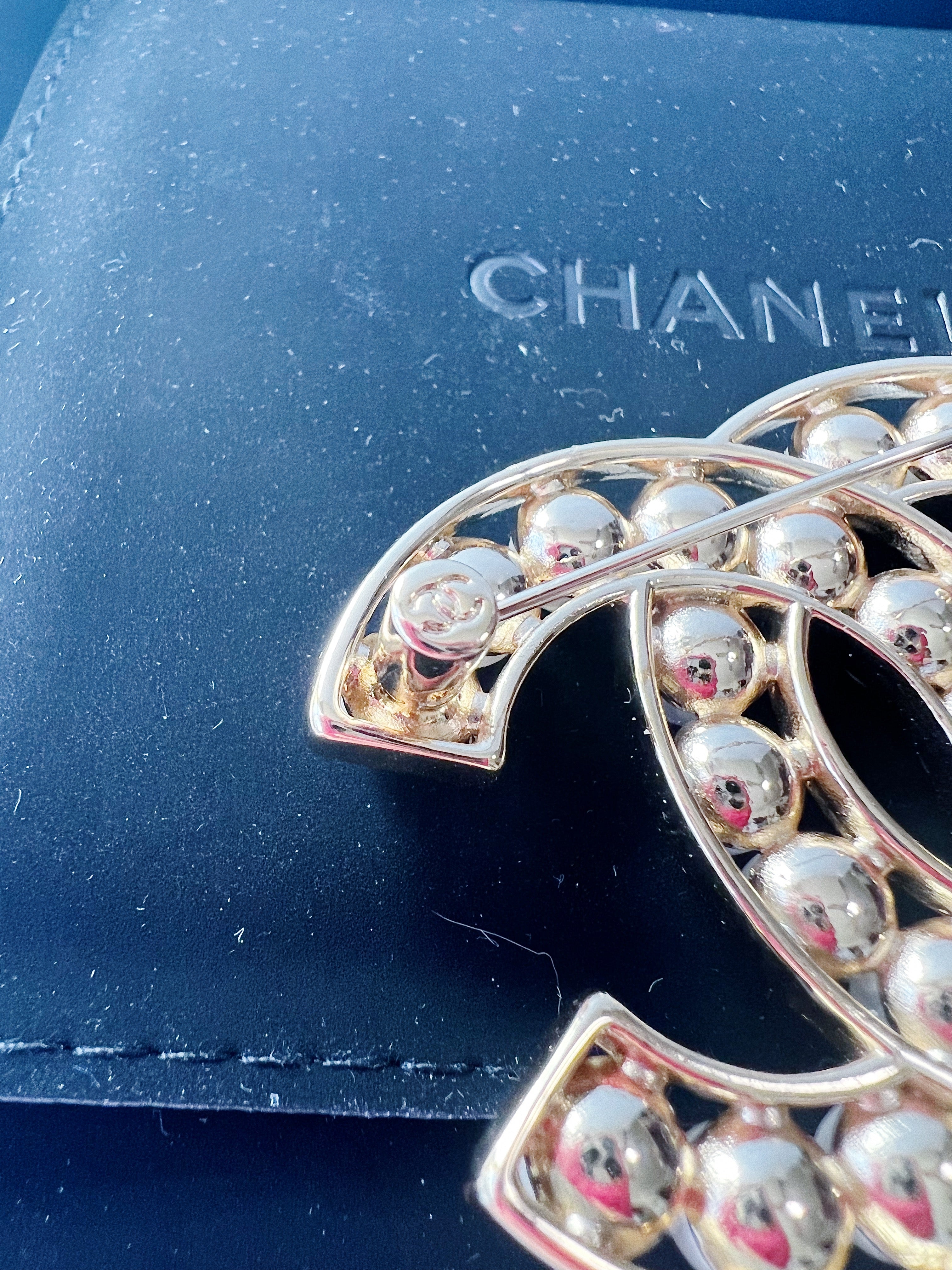 [TOP] CHANEL Gold Pearl Brooch