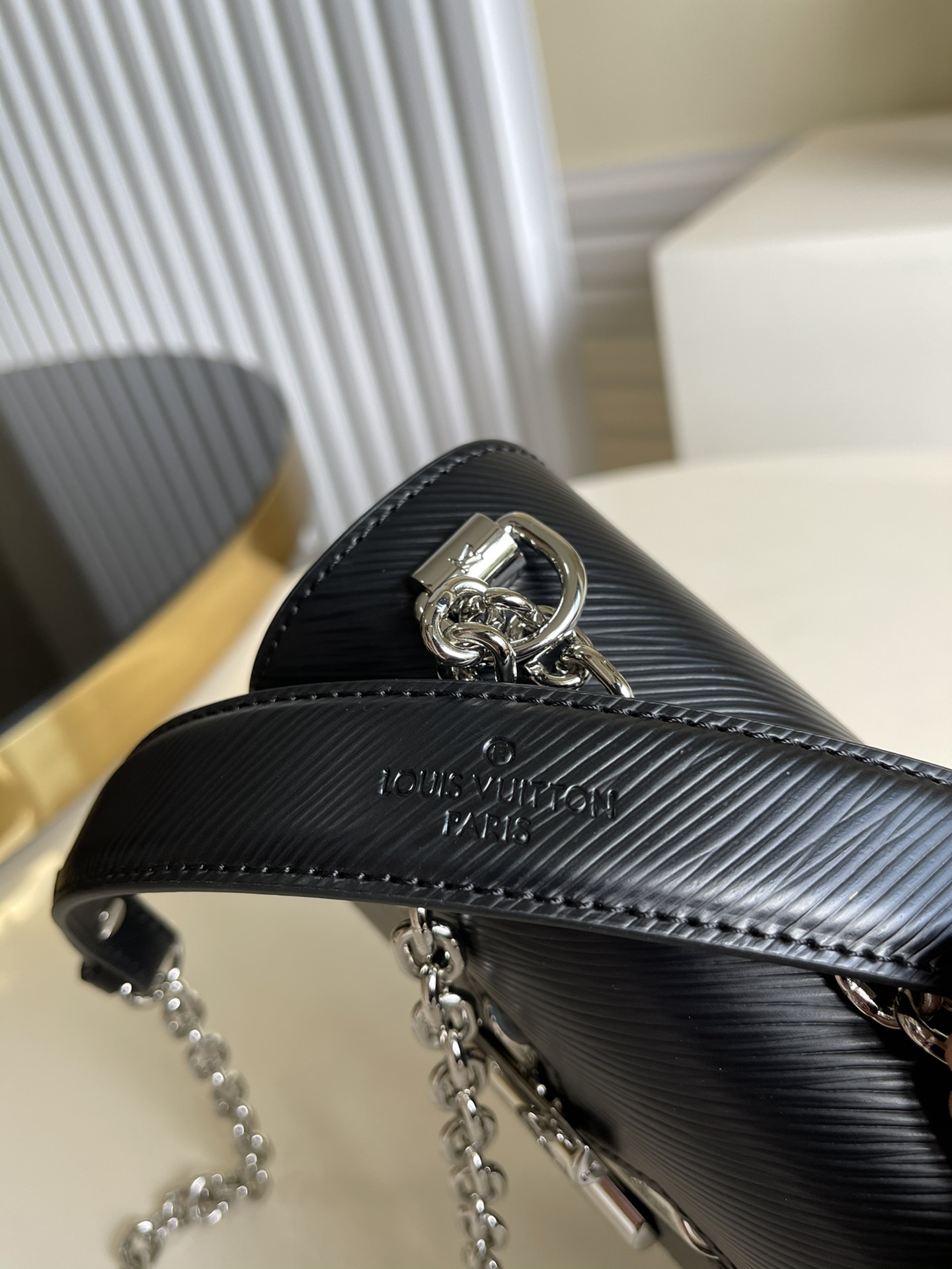 [TOP] Louis Vuitton LV Mini LV Epi Twist Bag 18x15x9cm- Black