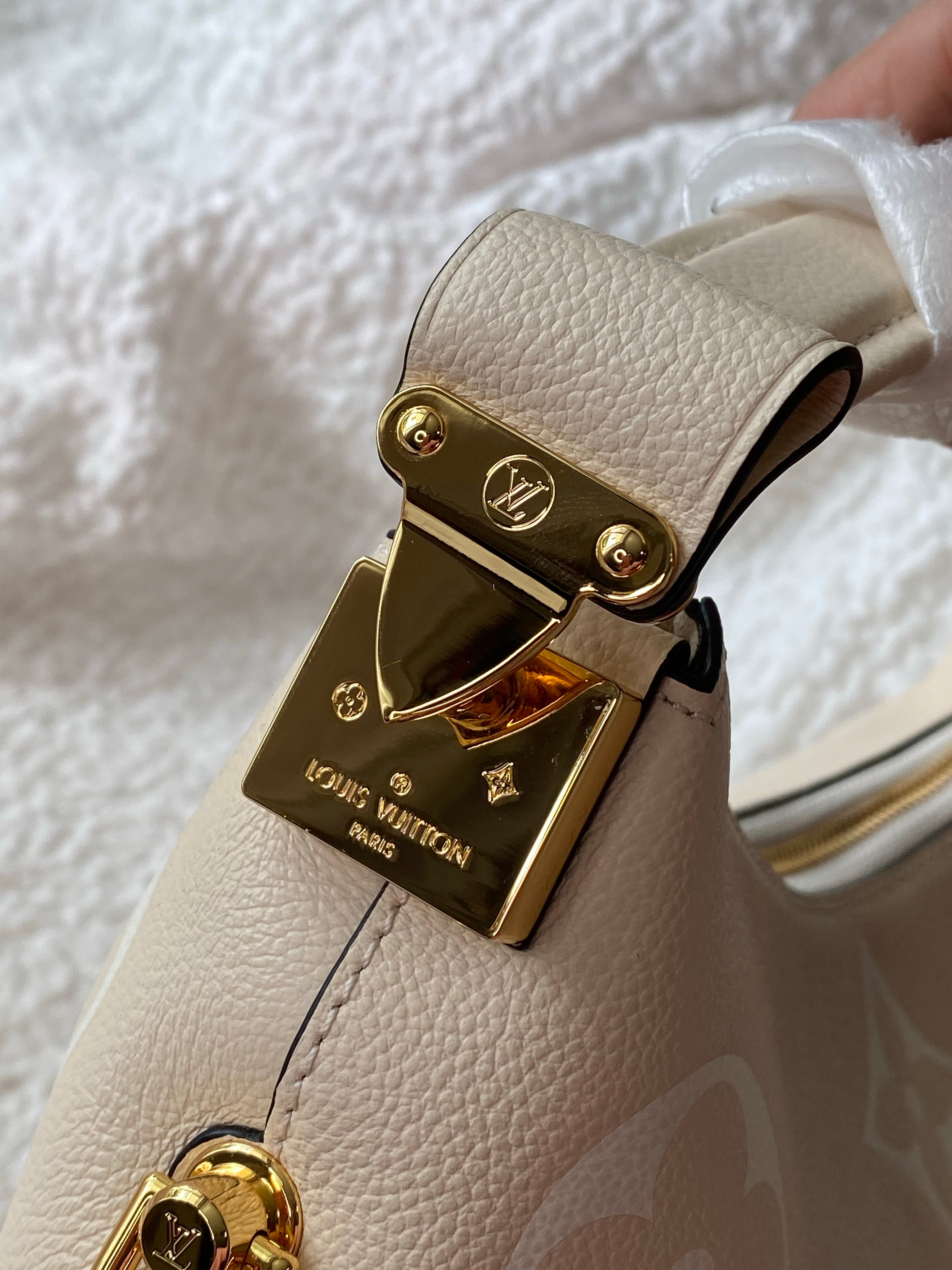 [TOP] Louis Vuitton LV Marshmallow Hobo Bag 24 x 22 x 13 cm - Vanilla Yellow