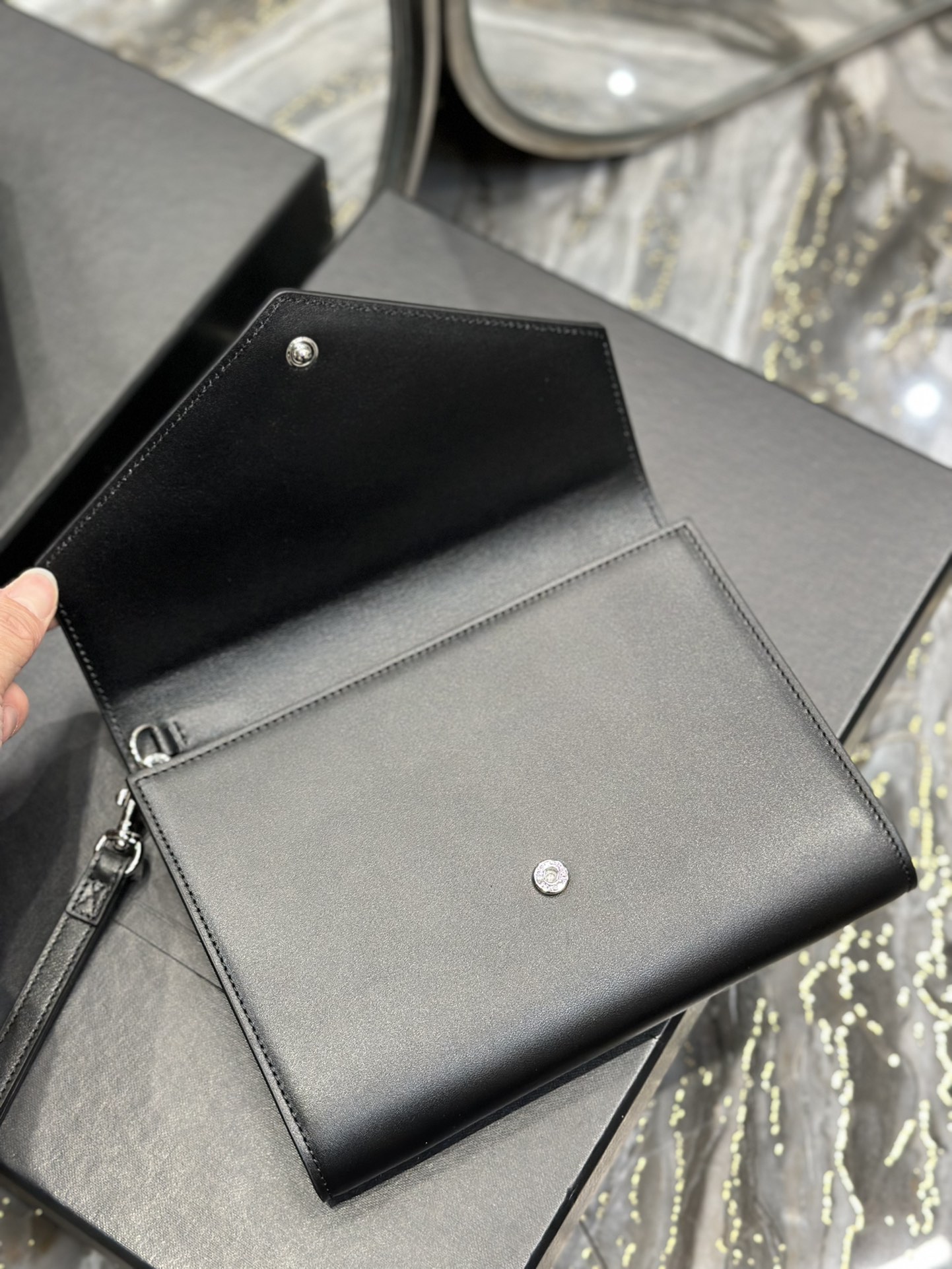 [TOP] Yves Saint Laurent YSL Monogram Plain Cowhide Diamond HandBag - Black