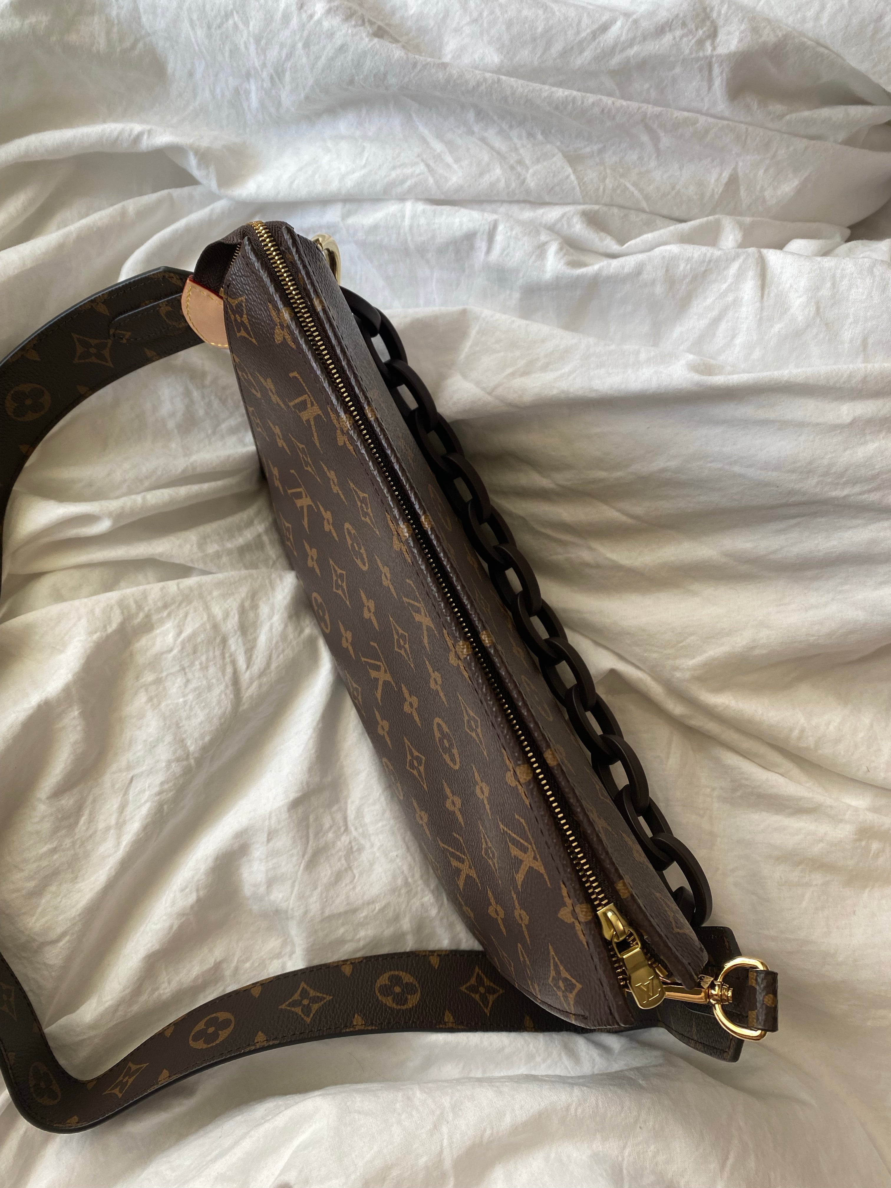 [TOP] Louis Vuitton LV  Toilery Pouch With Chain and Shoulder Strap 26cm -Brown