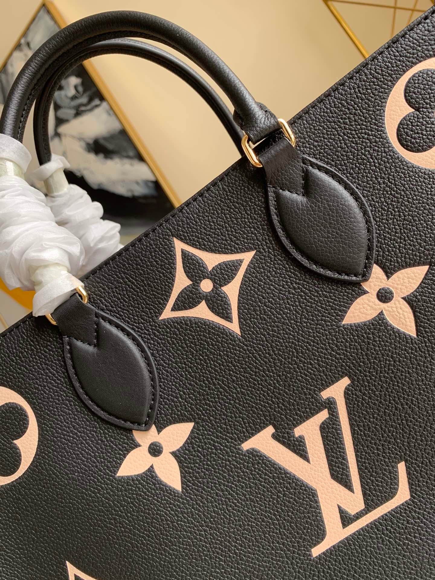 [TOP] Louis Vuitton LV  On The Go Empreinte 2 Tones Tote GM 41x34x19cm - Black and Cream