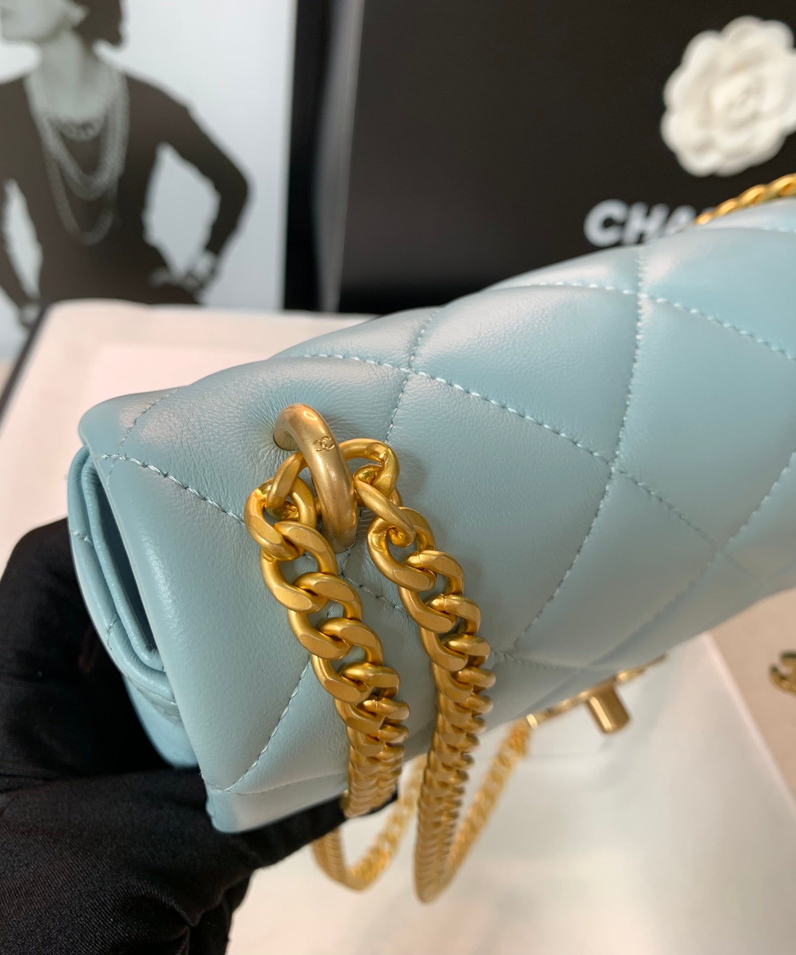 [TOP] CHANEL Flap Bag w Enamels Mini - Blue