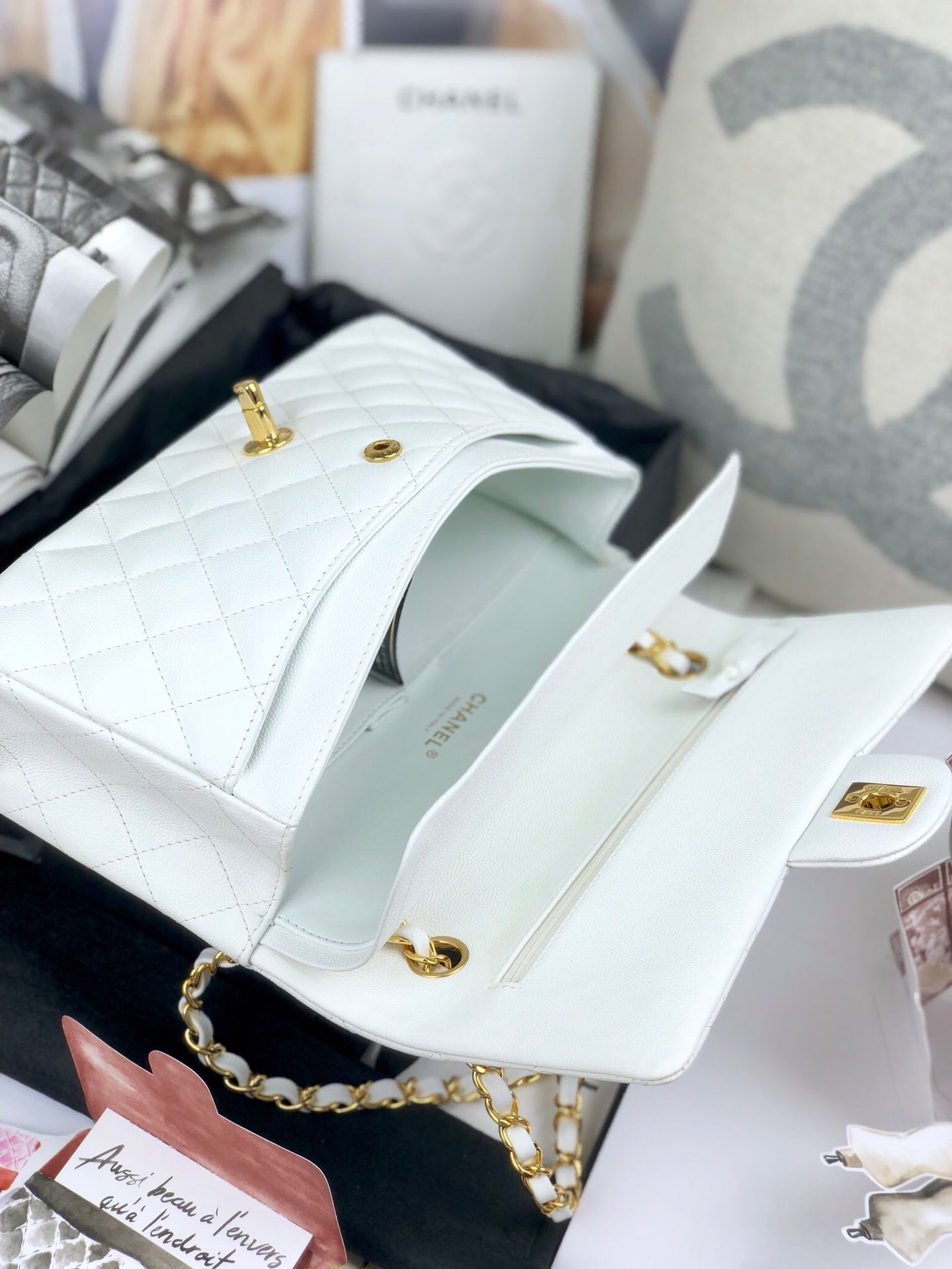 [TOP] CHANEL Classic Flap Bag Caviar Medium 25.5cm – White & GHW